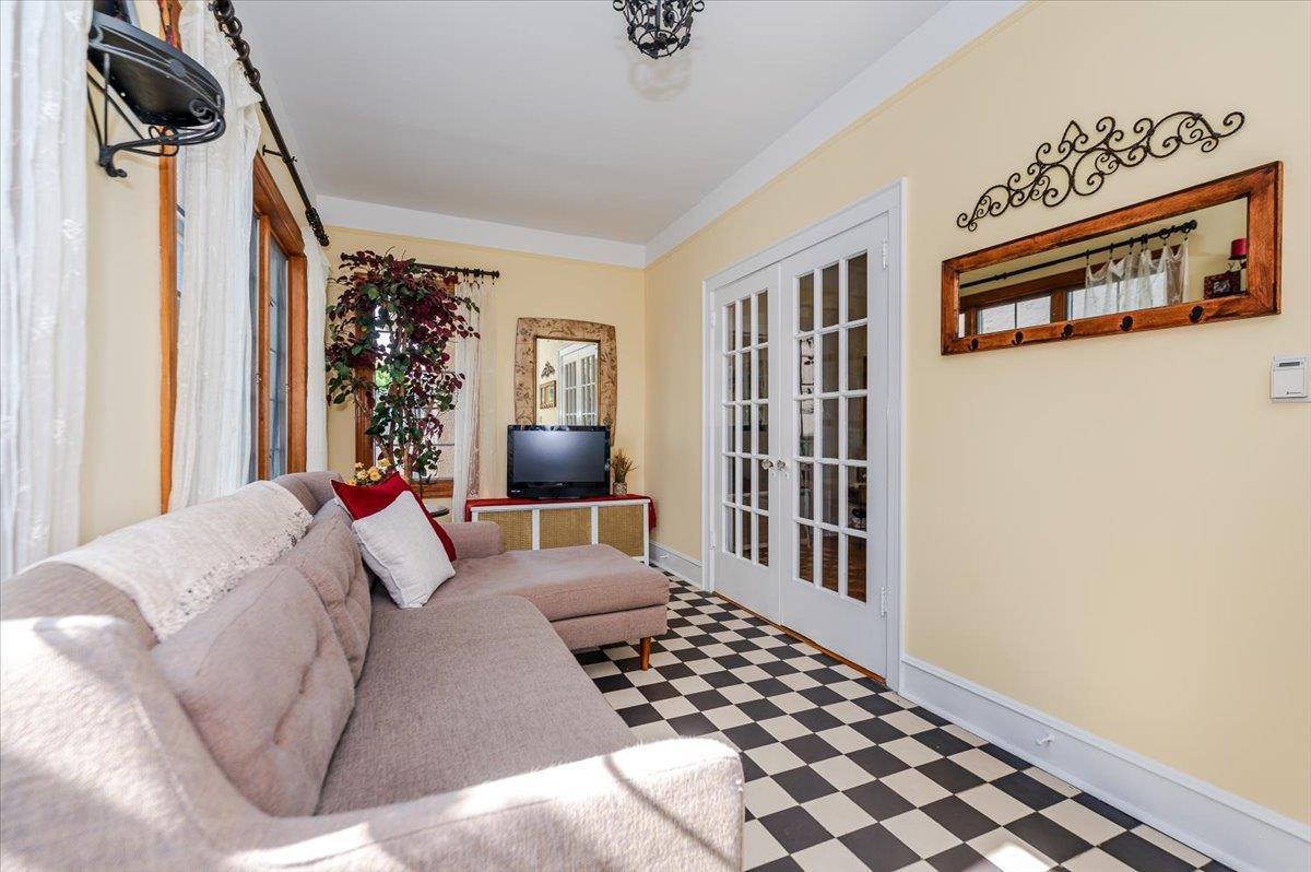 Single Family Olive  Nassau County, NY 11561, MLS-861131-2