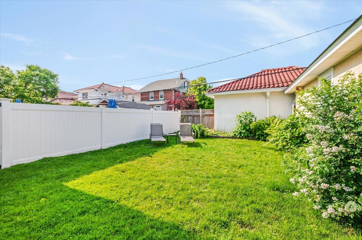 Single Family Olive  Nassau County, NY 11561, MLS-861131-25