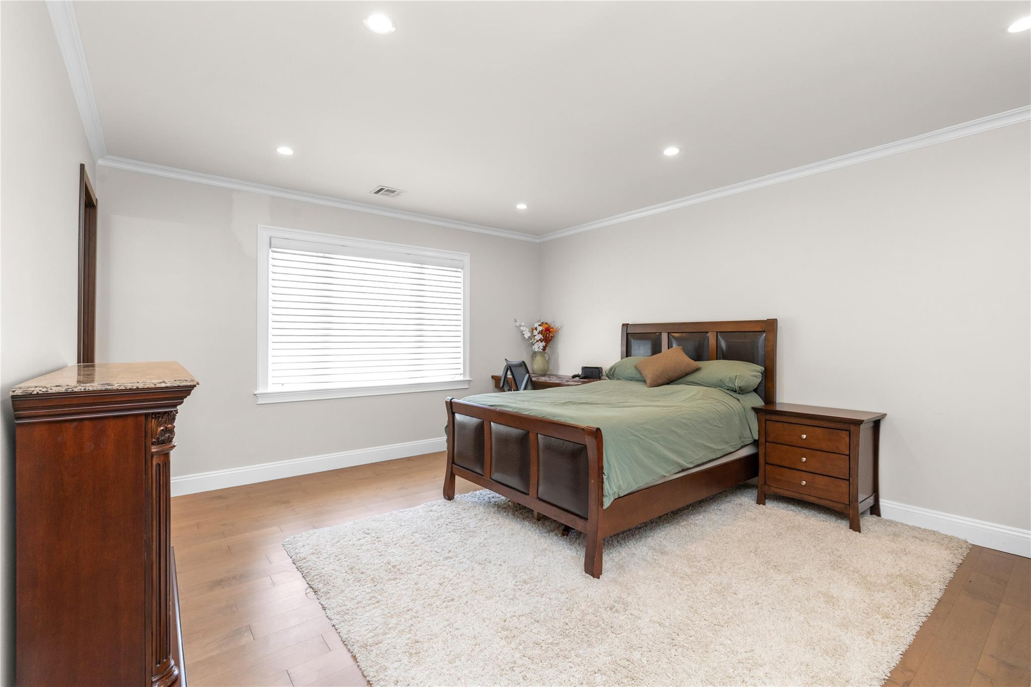 Single Family Fig  Suffolk County, NY 11746, MLS-861143-23