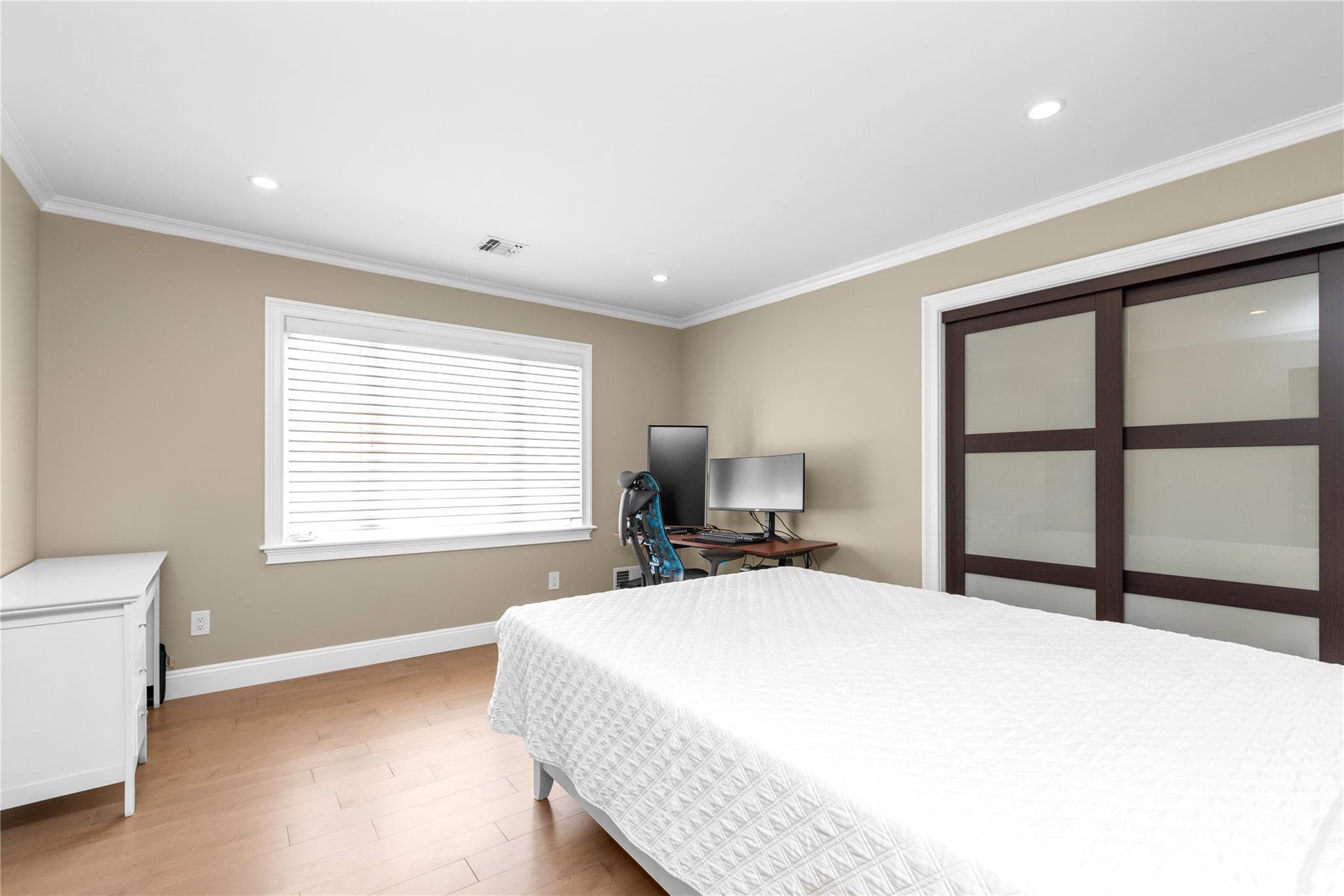 Single Family Fig  Suffolk County, NY 11746, MLS-861143-24