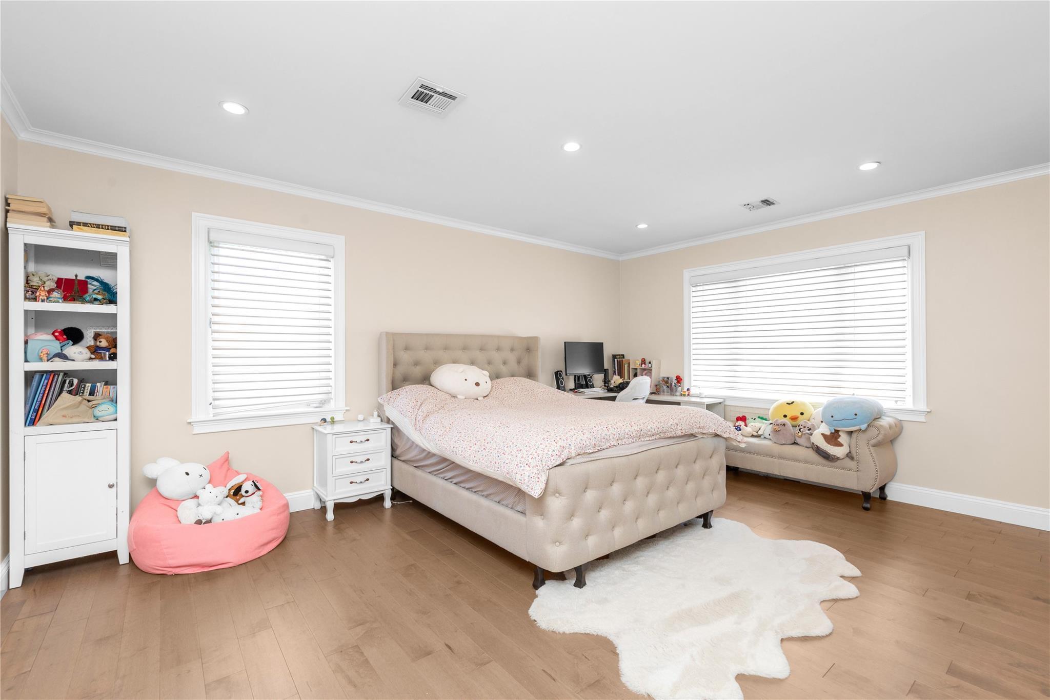Single Family Fig  Suffolk County, NY 11746, MLS-861143-25