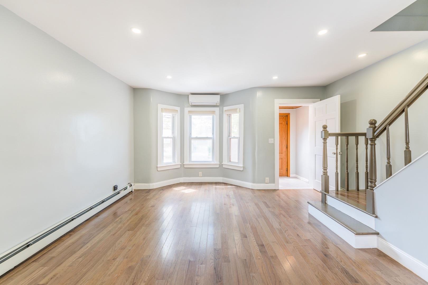 Single Family 18th  Queens, NY 11357, MLS-861154-4