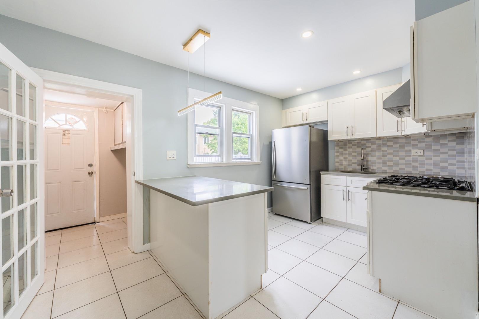 Single Family 18th  Queens, NY 11357, MLS-861154-6
