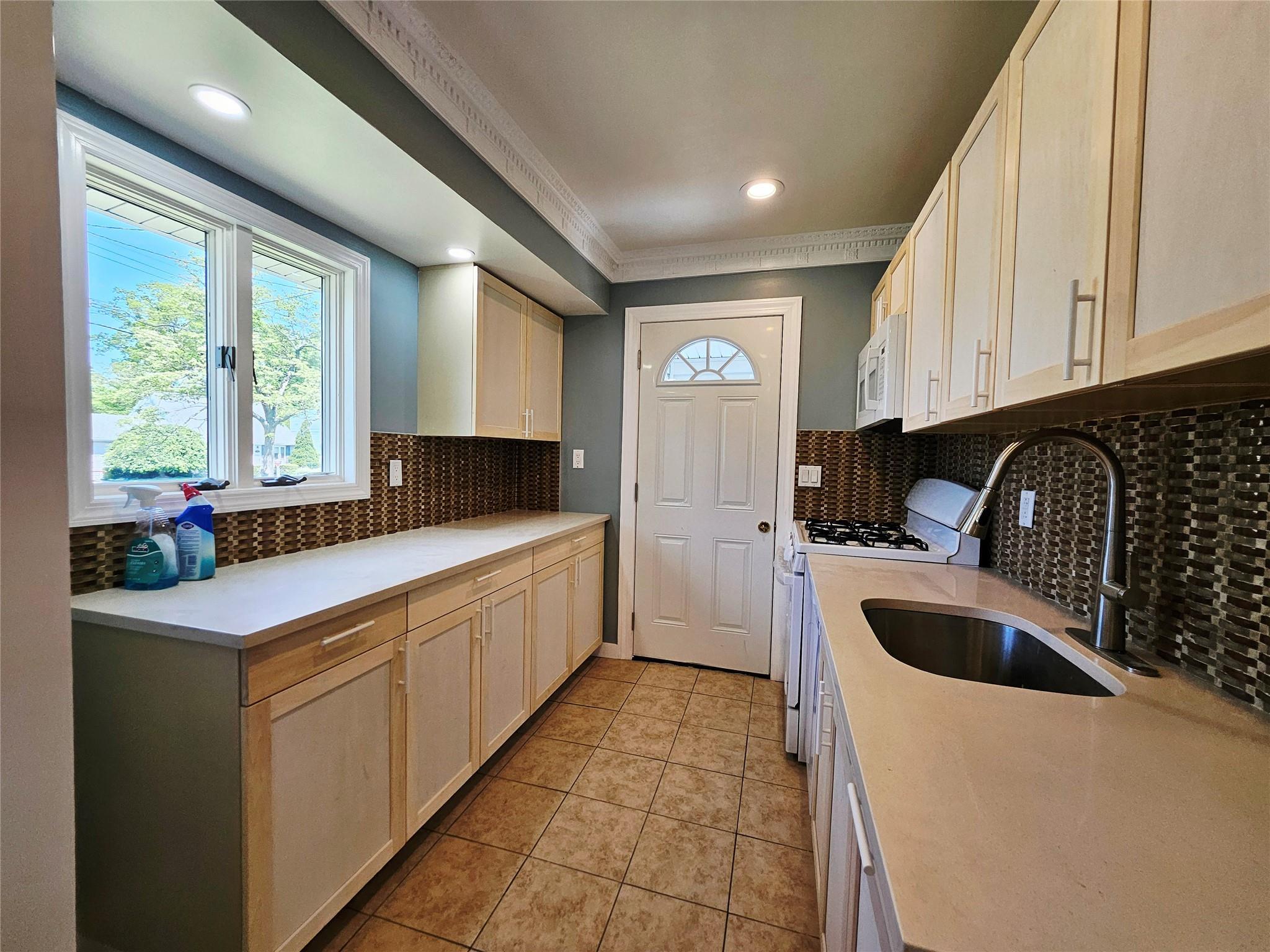 Single Family Eugene  Suffolk County, NY 11754, MLS-861160-4