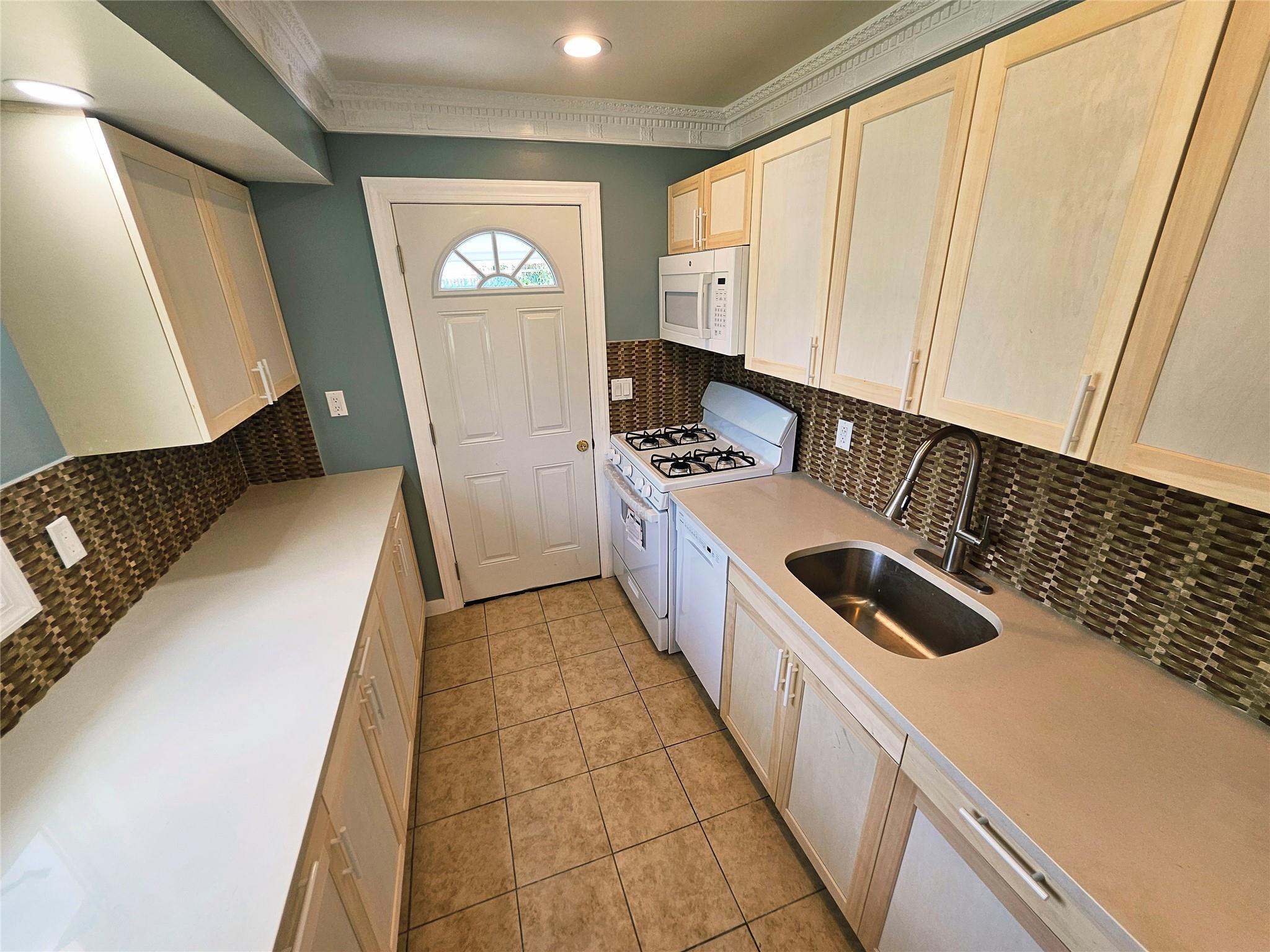 Single Family Eugene  Suffolk County, NY 11754, MLS-861160-6