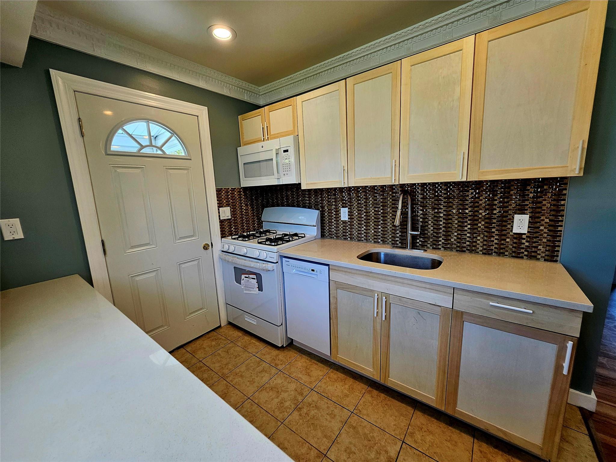 Single Family Eugene  Suffolk County, NY 11754, MLS-861160-7