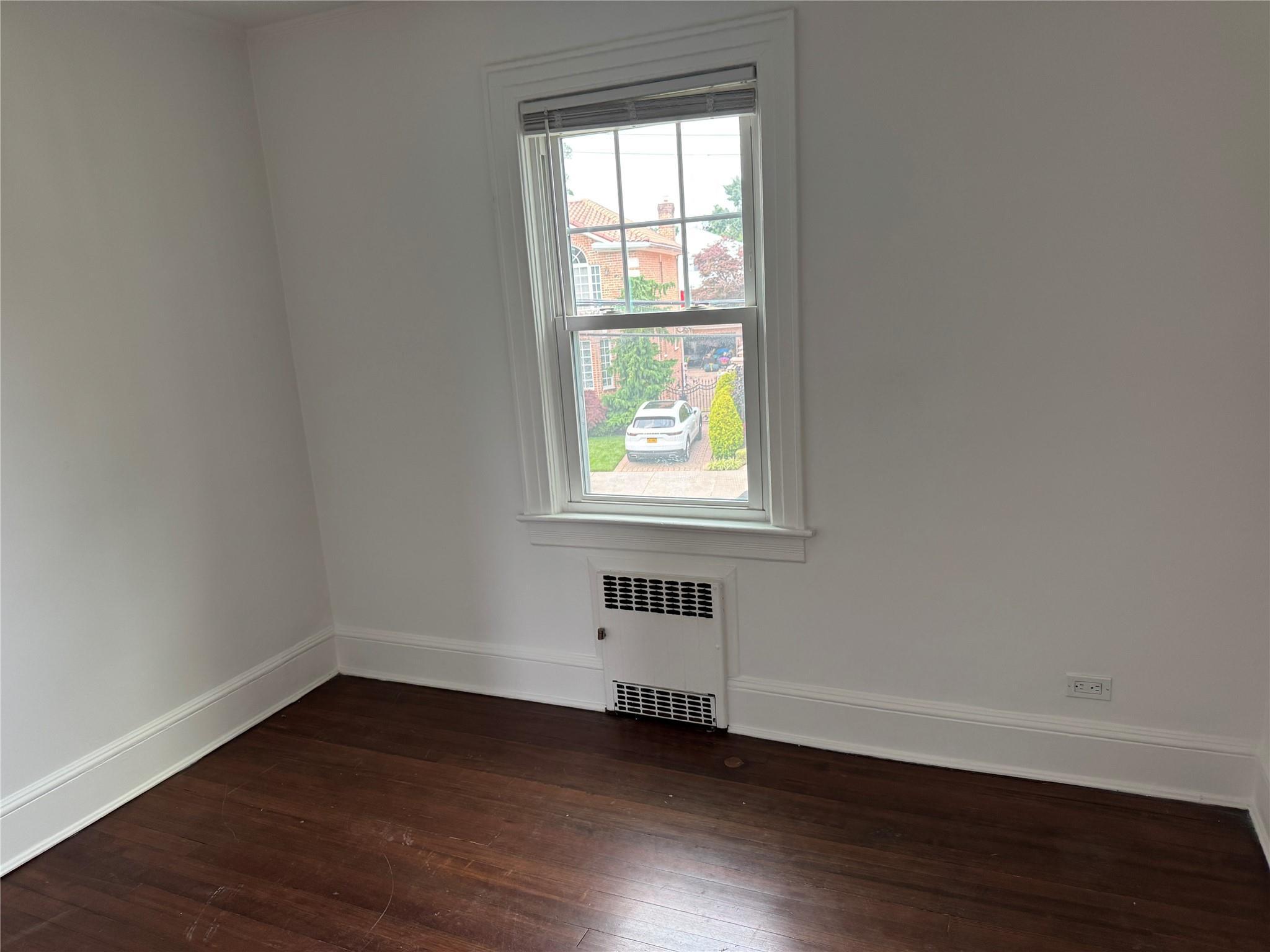 Single Family Cryders  Queens, NY 11357, MLS-861181-9