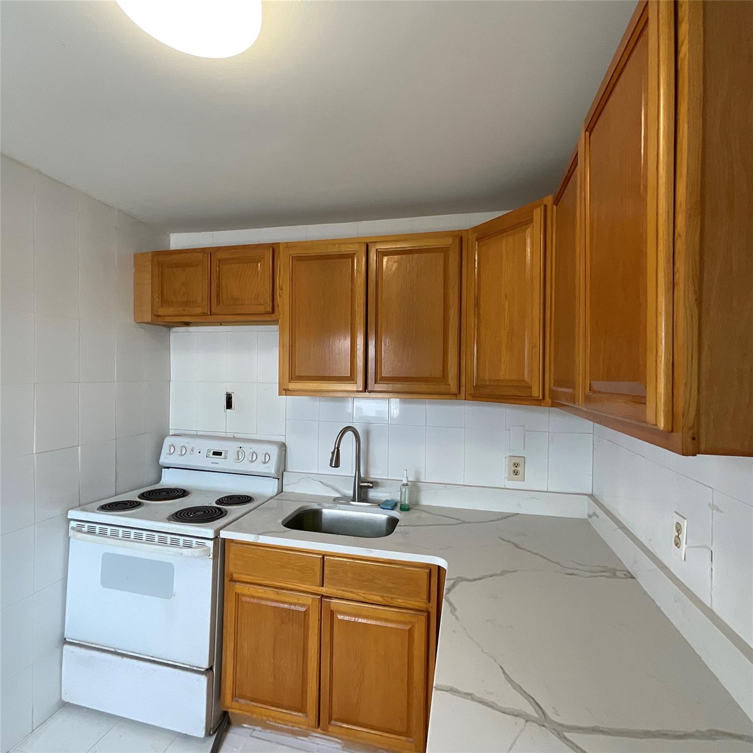 Single Family 257th  Queens, NY 11422, MLS-861213-27