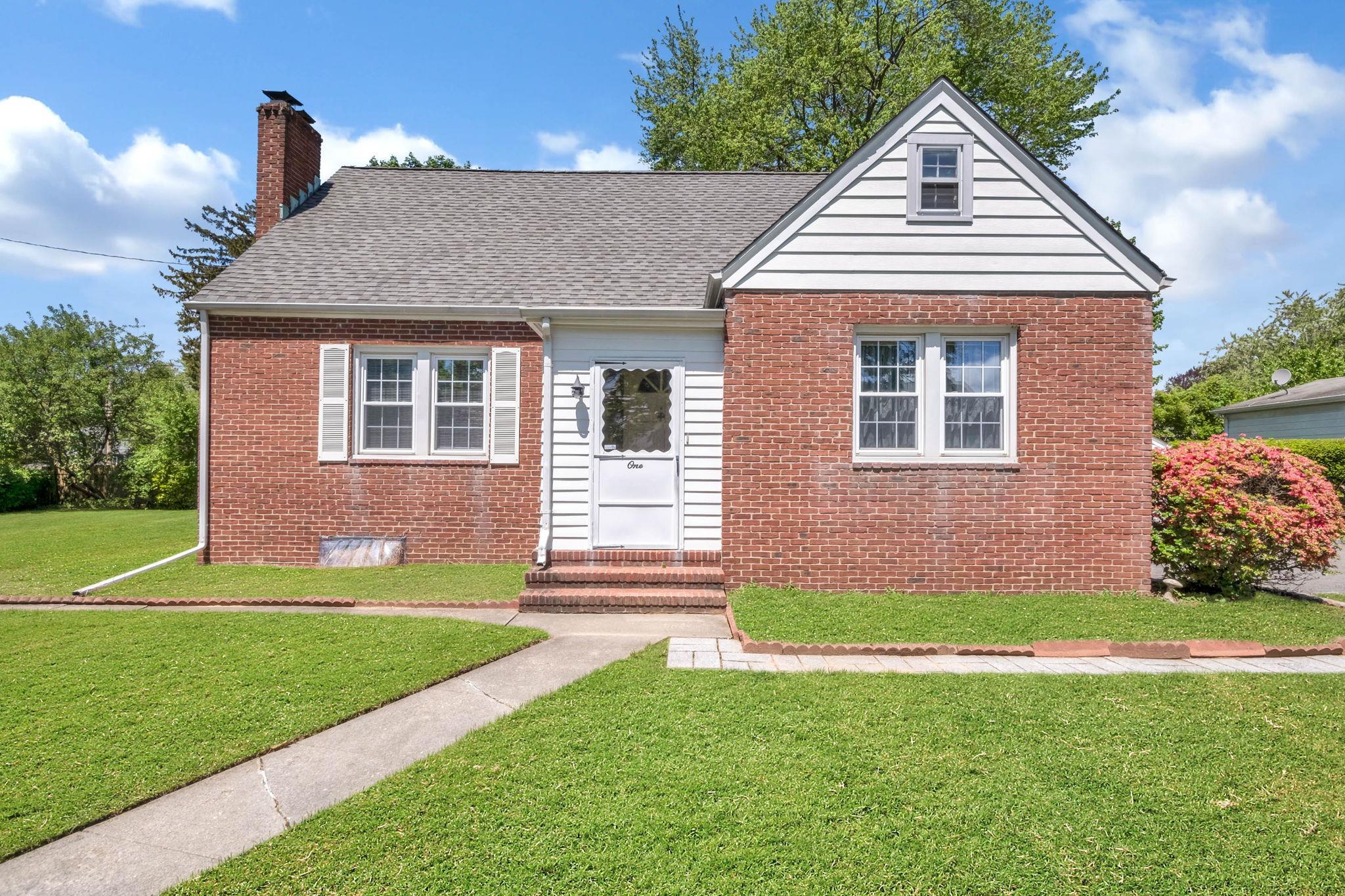 Single Family Adelaide  Suffolk County, NY 11746, MLS-861241-4