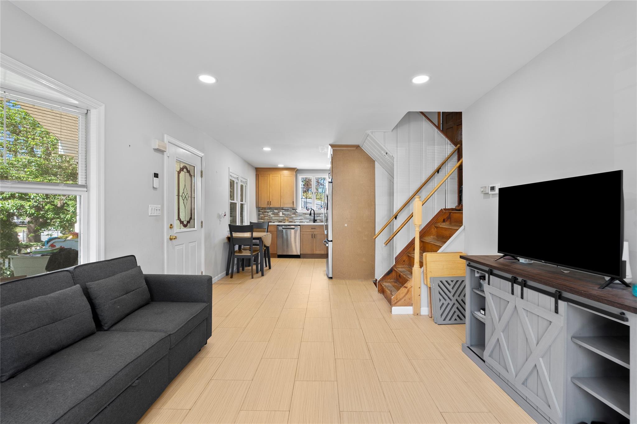 Single Family Wagon  Suffolk County, NY 11720, MLS-861250-5