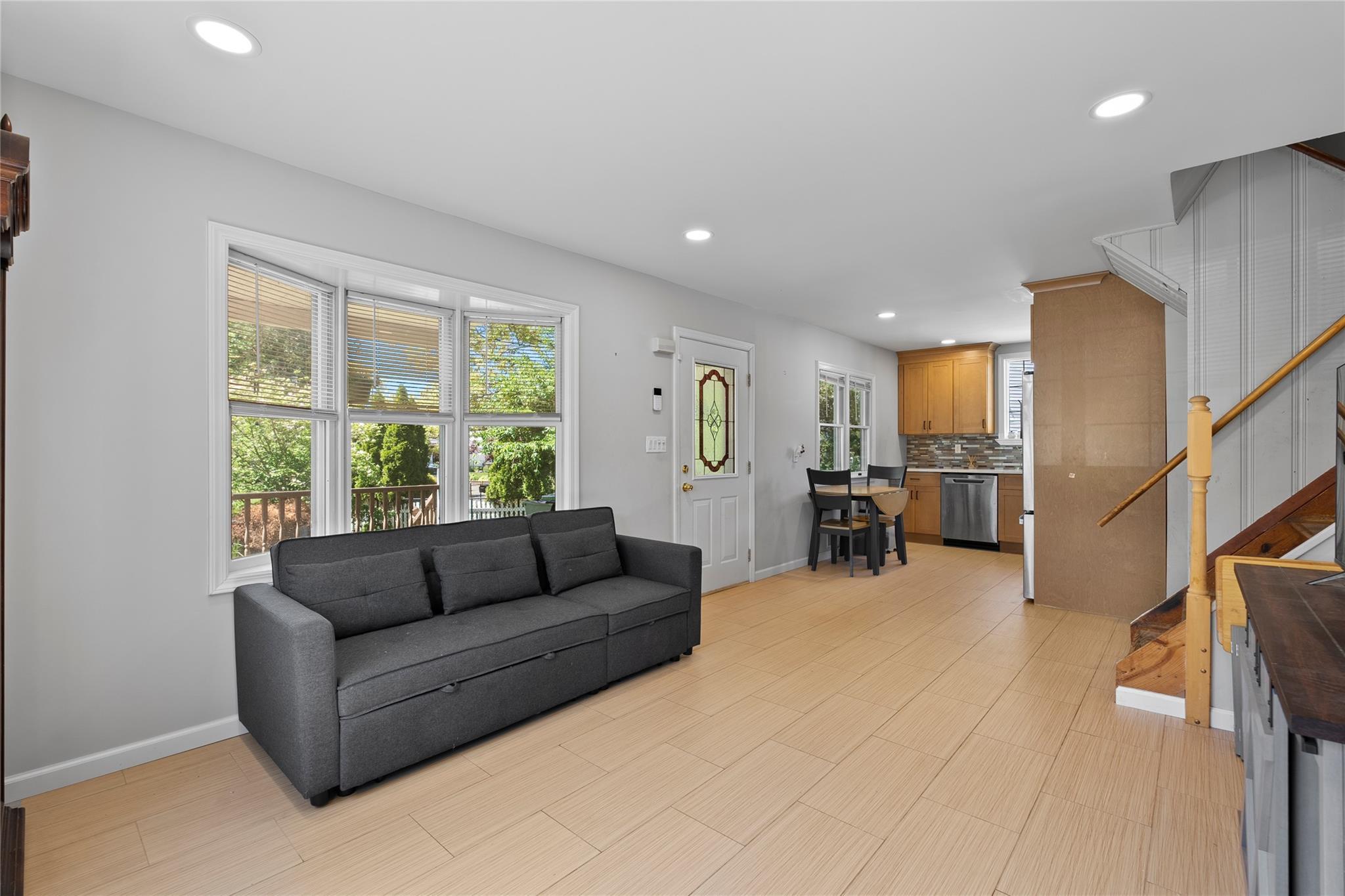 Single Family Wagon  Suffolk County, NY 11720, MLS-861250-7