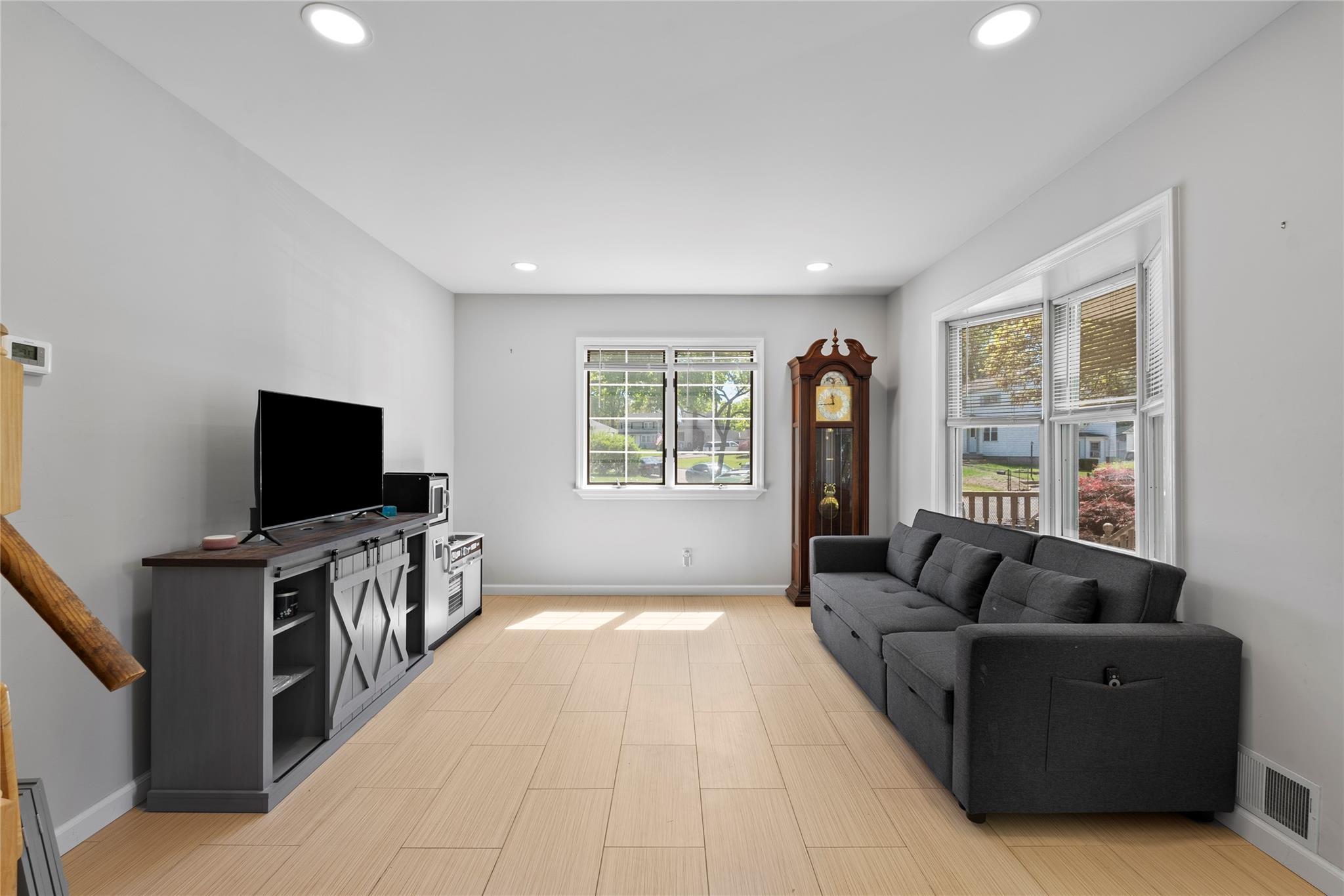 Single Family Wagon  Suffolk County, NY 11720, MLS-861250-8