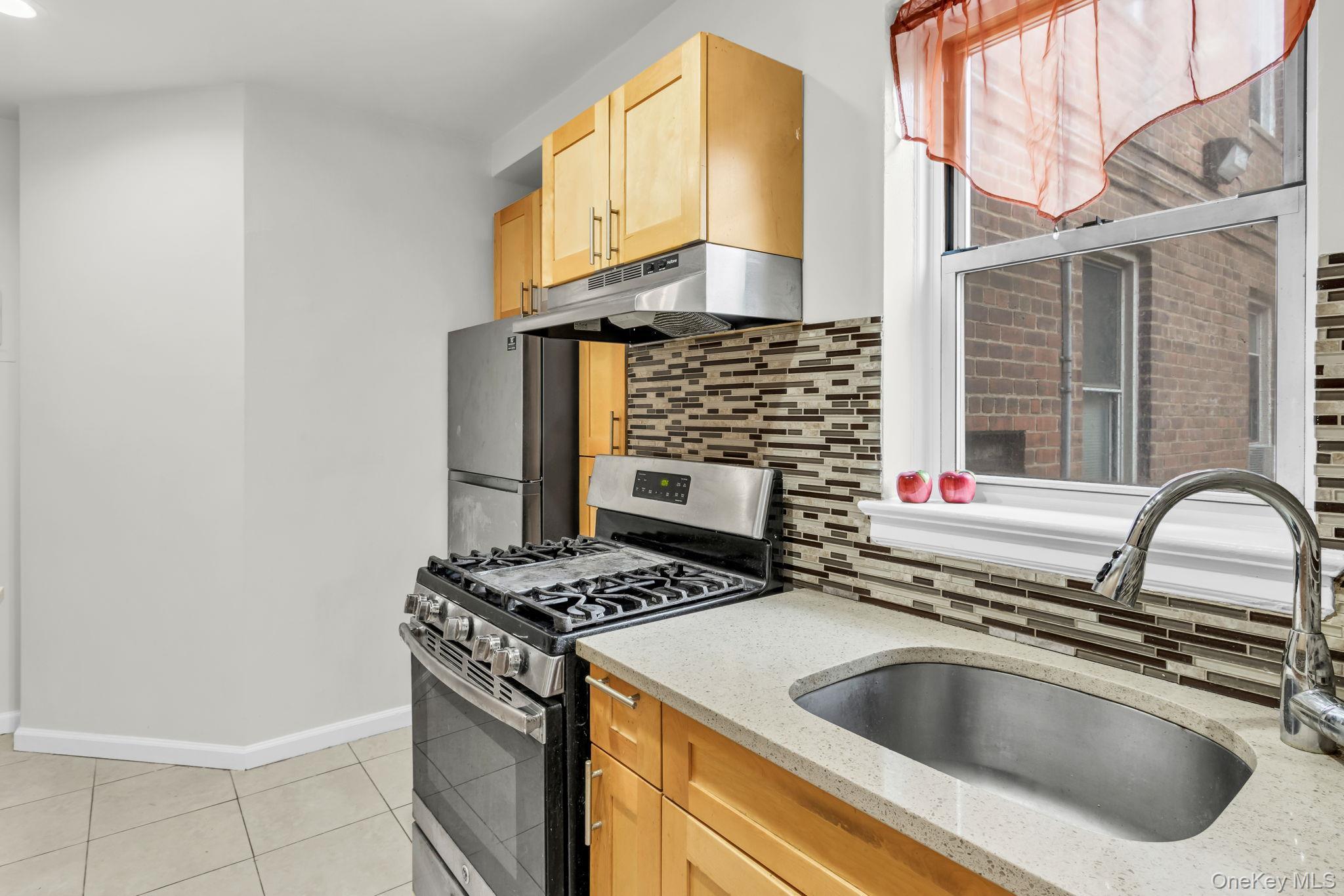 Coop 231  Bronx, NY 10463, MLS-861266-10