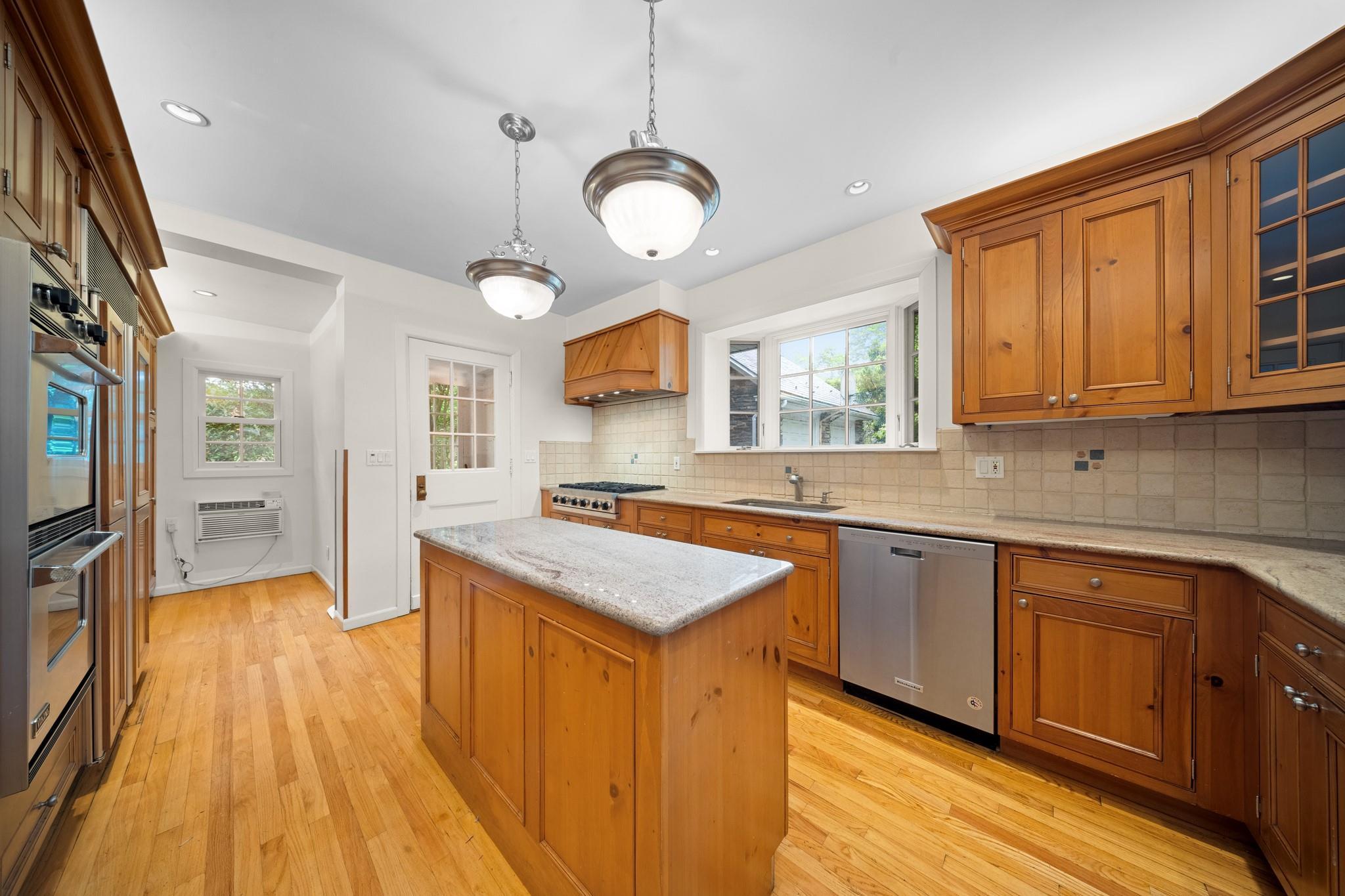 Single Family 231st  Bronx, NY 10463, MLS-861267-6