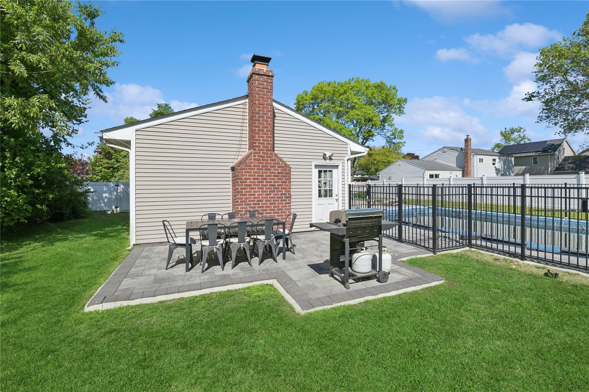 Single Family Manor  Suffolk County, NY 11706, MLS-861297-23