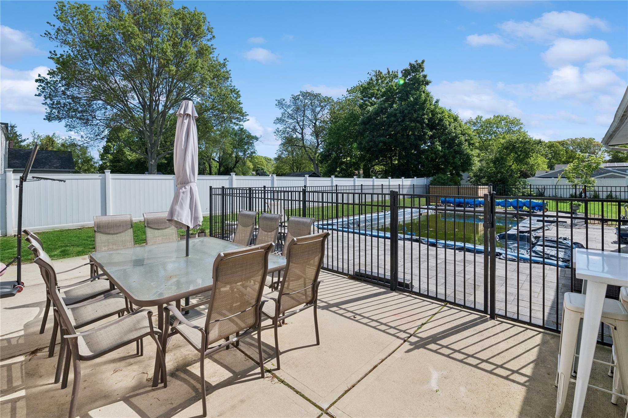 Single Family Manor  Suffolk County, NY 11706, MLS-861297-25