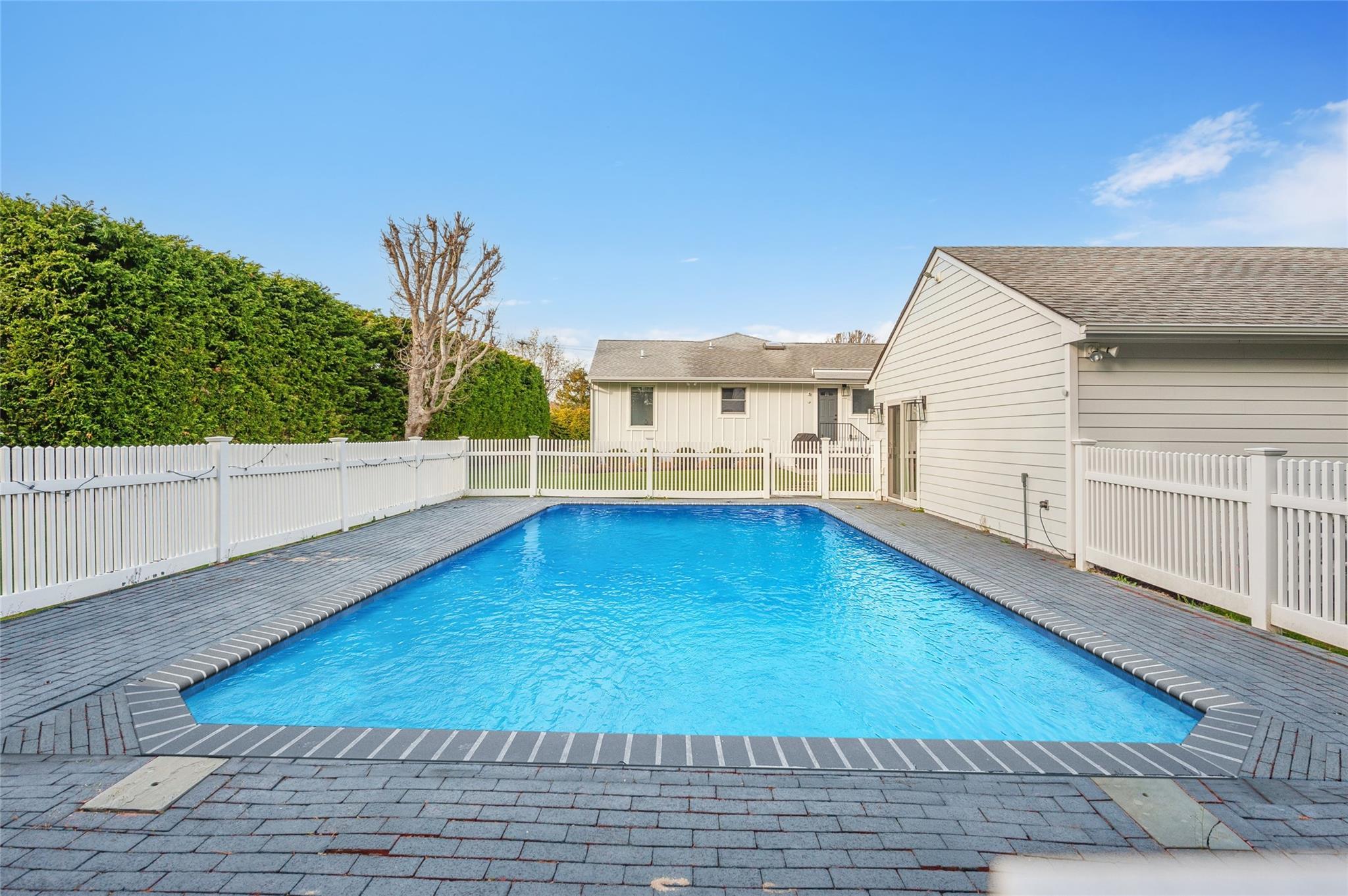 Single Family Saint Andrews  Suffolk County, NY 11968, MLS-861326-27