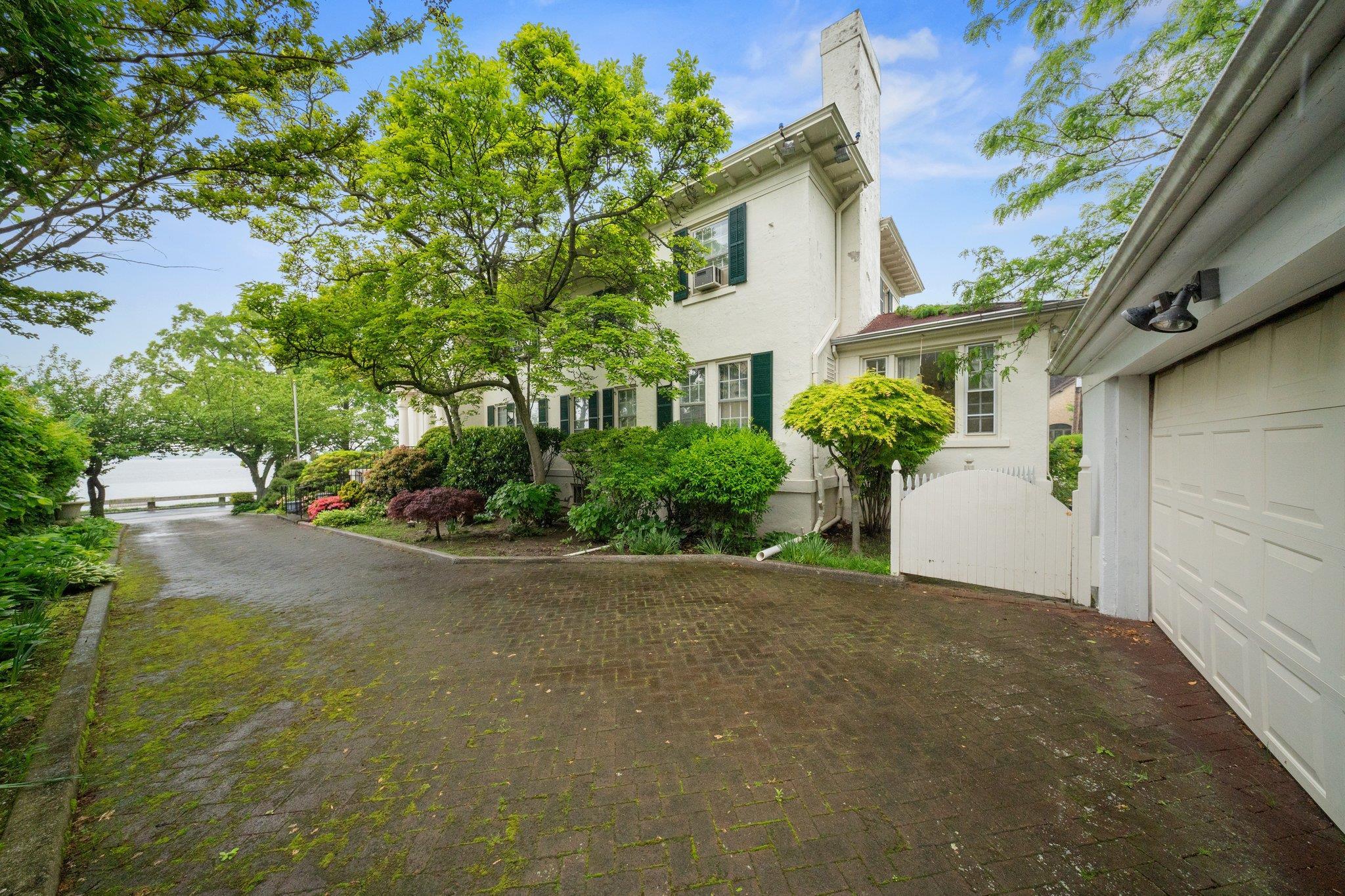 Single Family Shore  Queens, NY 11363, MLS-861328-37