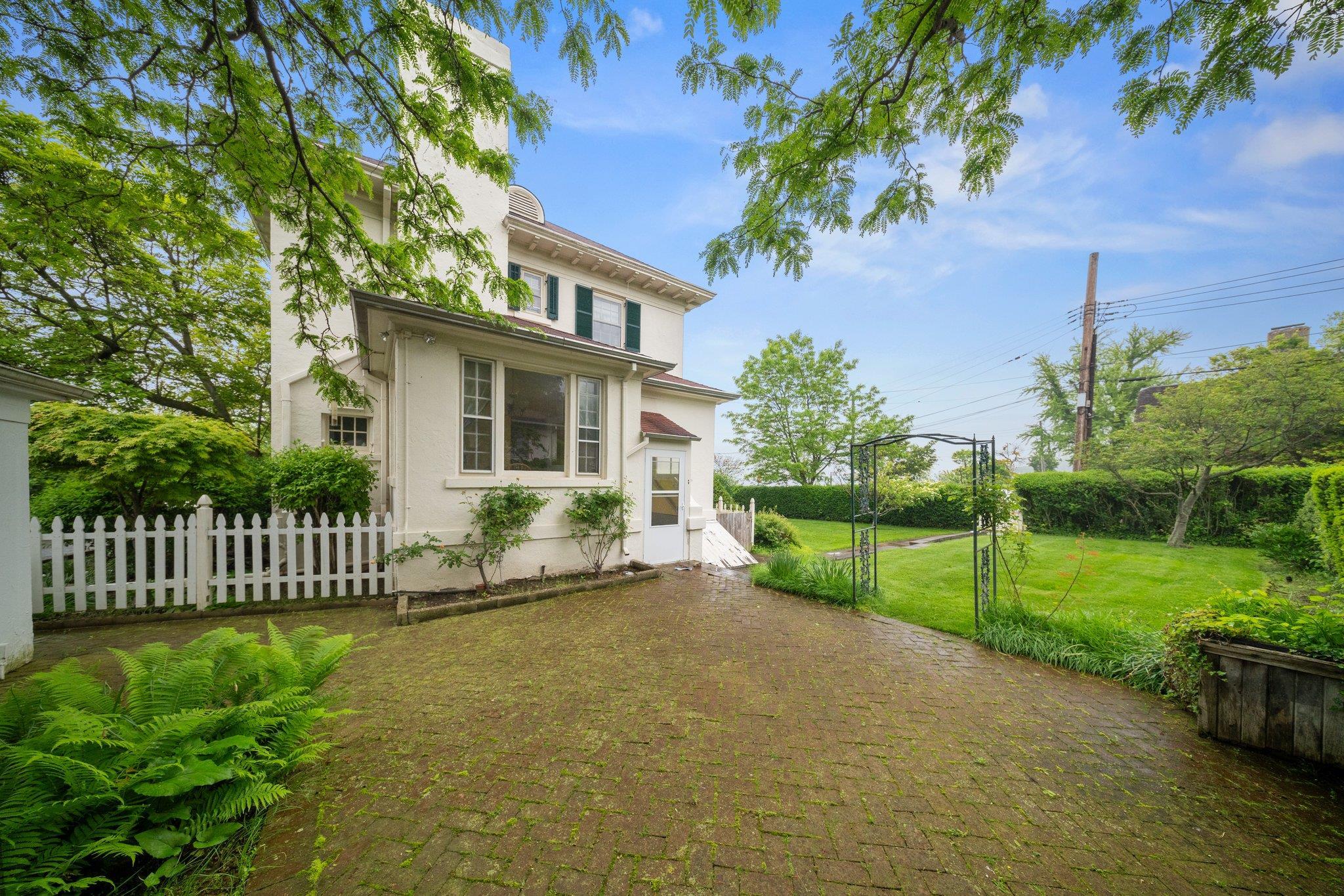 Single Family Shore  Queens, NY 11363, MLS-861328-38