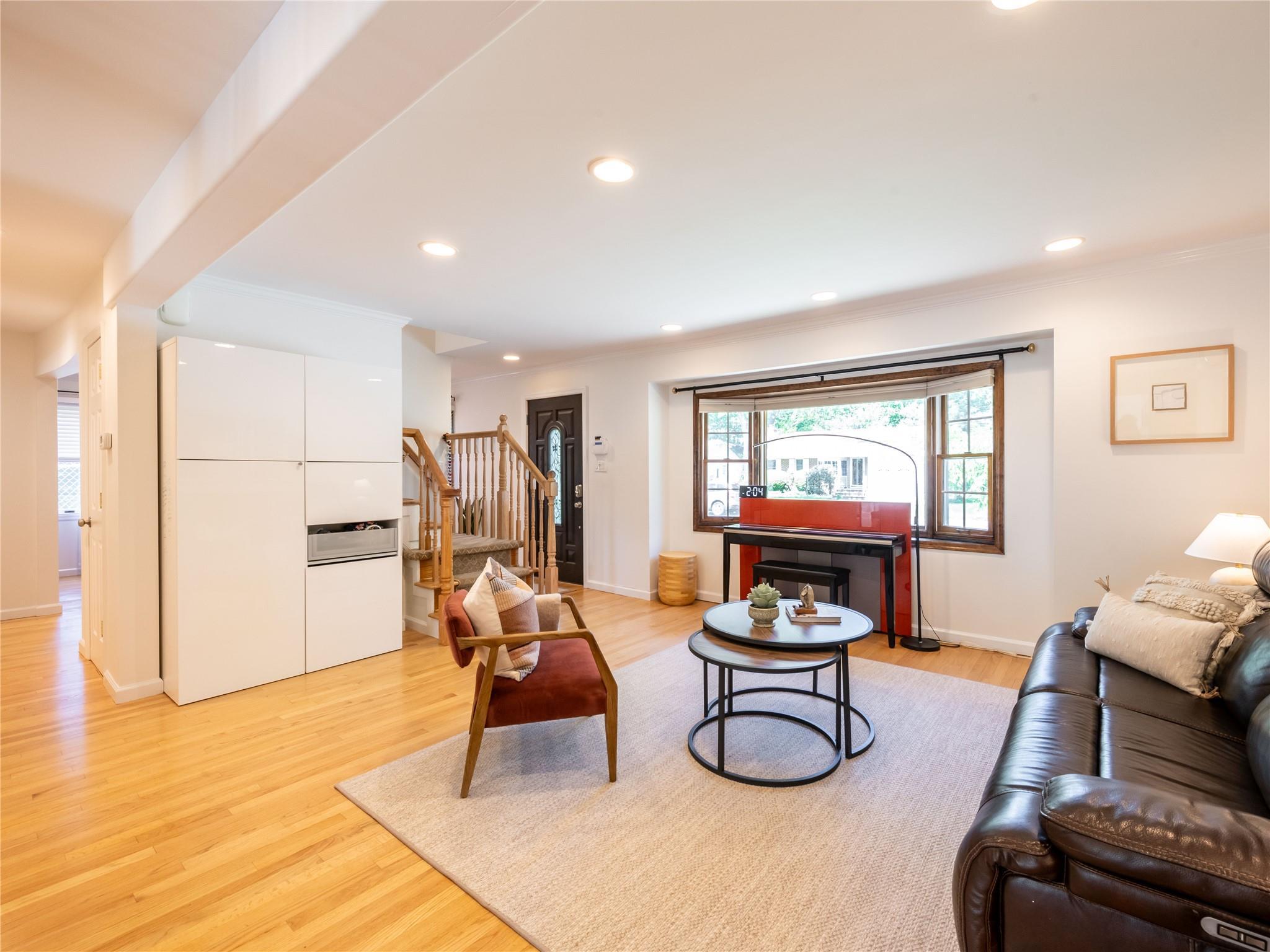 Single Family Shadyside  Nassau County, NY 11050, MLS-861356-20