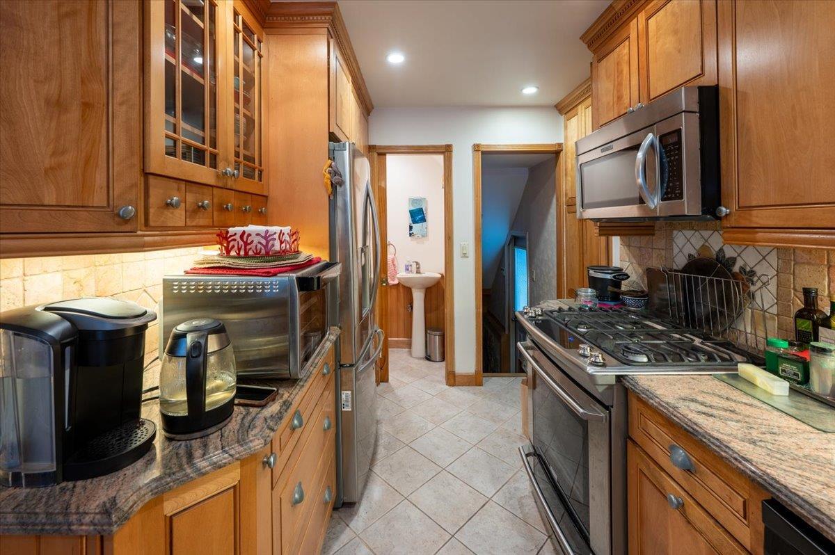 Single Family 70  Queens, NY 11375, MLS-861361-11