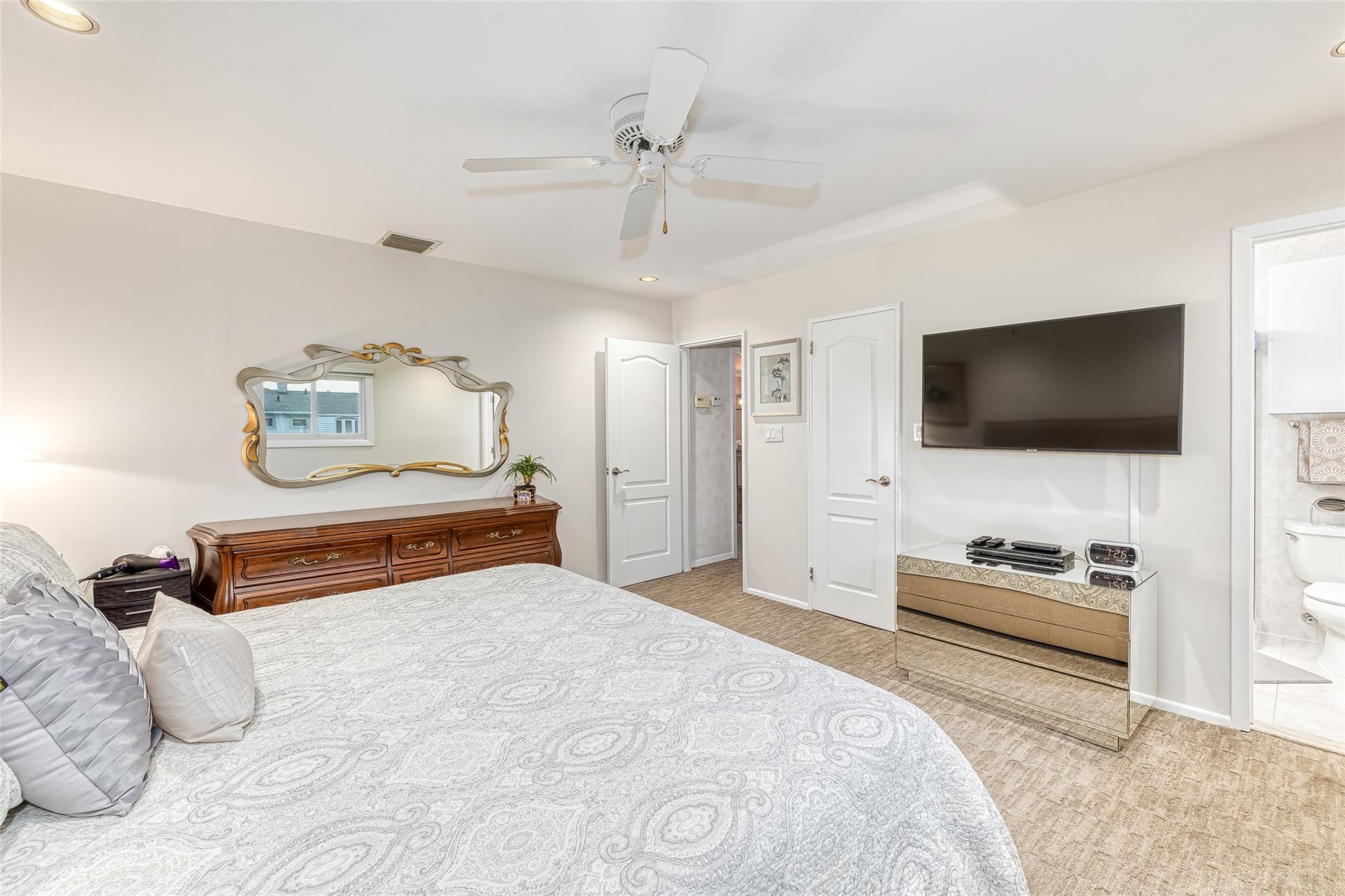 Single Family Hampton  Nassau County, NY 11793, MLS-861379-21