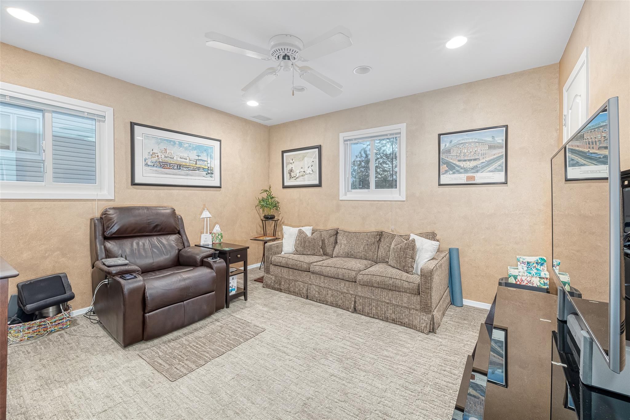 Single Family Hampton  Nassau County, NY 11793, MLS-861379-23