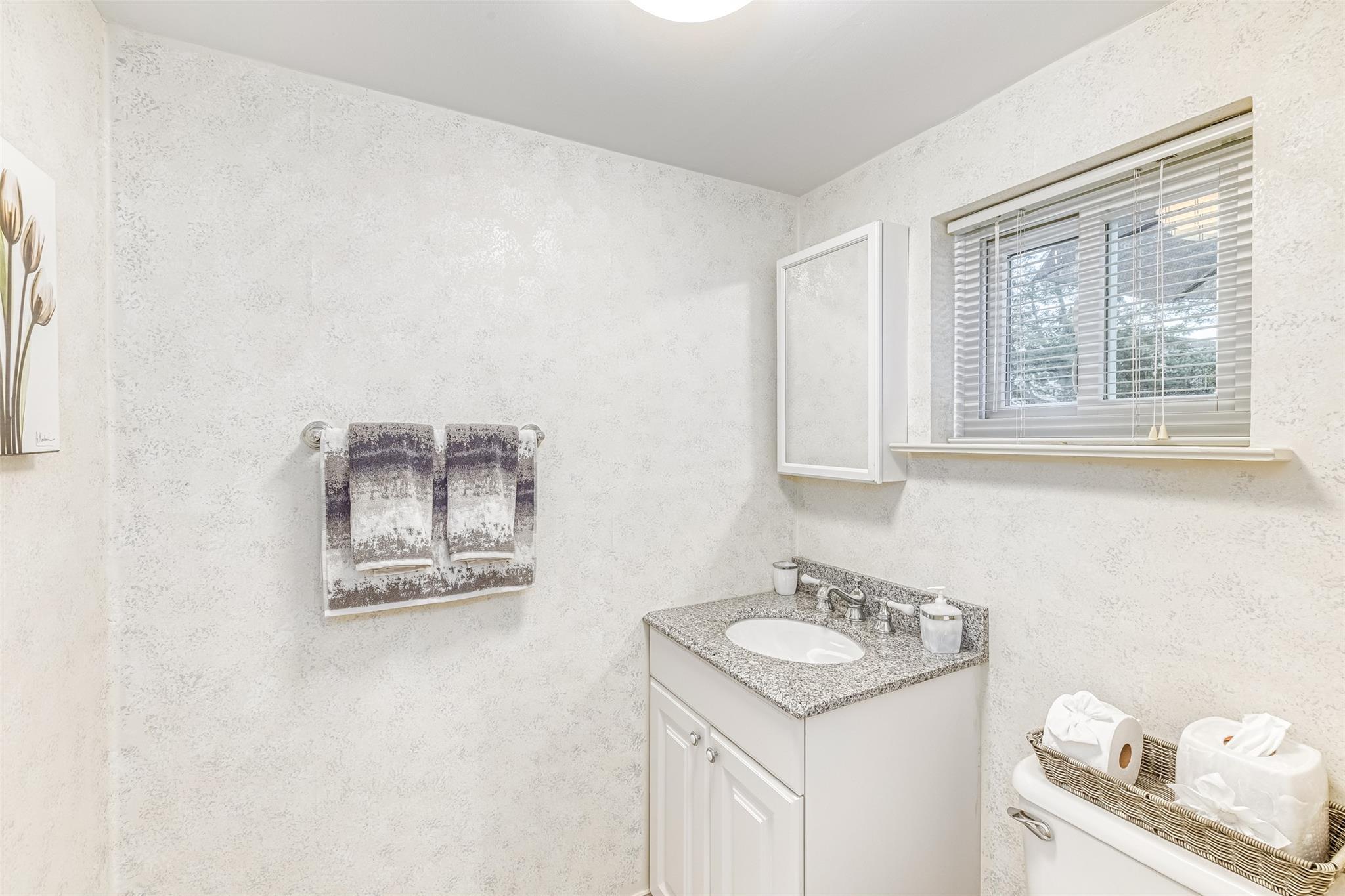 Single Family Hampton  Nassau County, NY 11793, MLS-861379-34