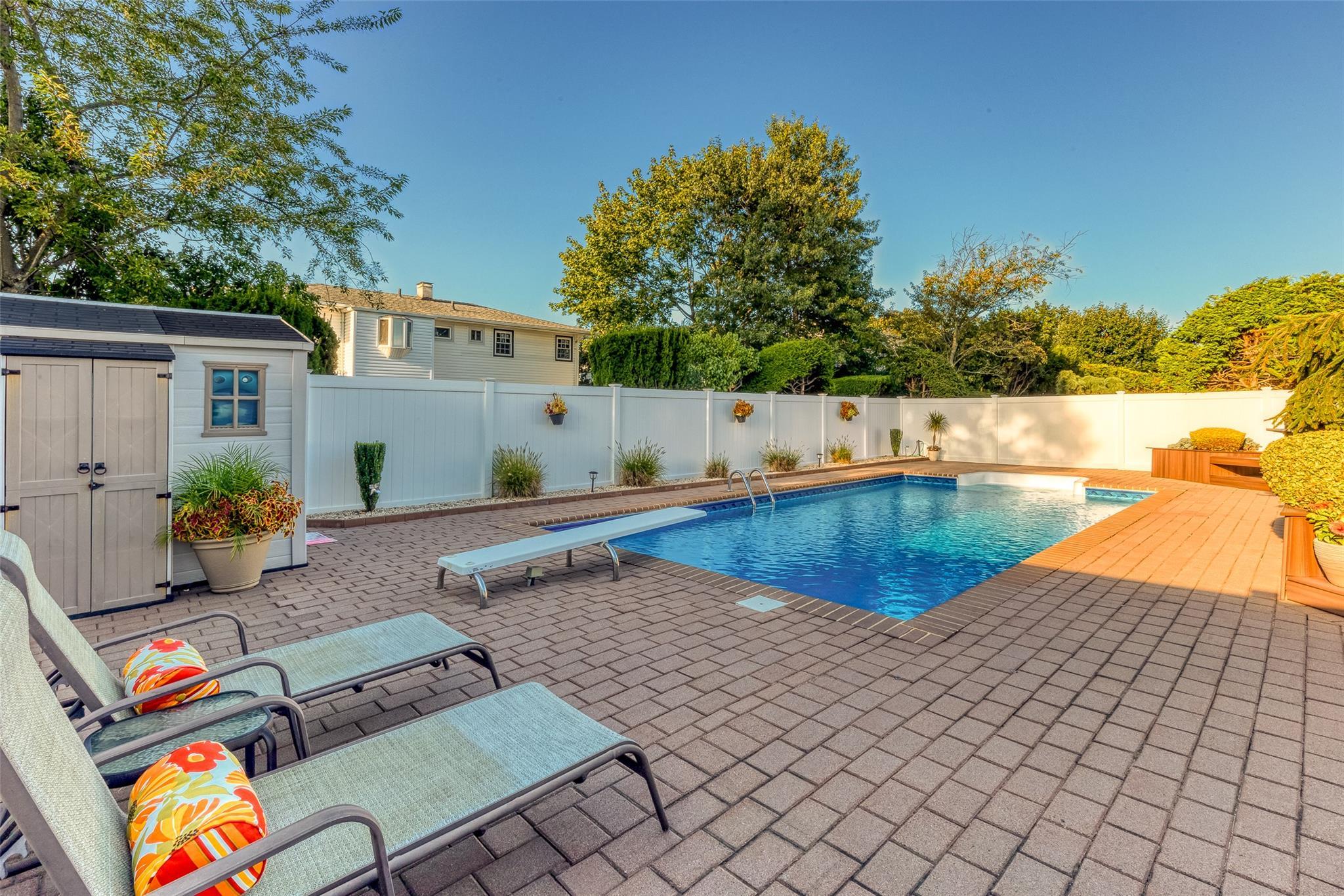 Single Family Hampton  Nassau County, NY 11793, MLS-861379-39
