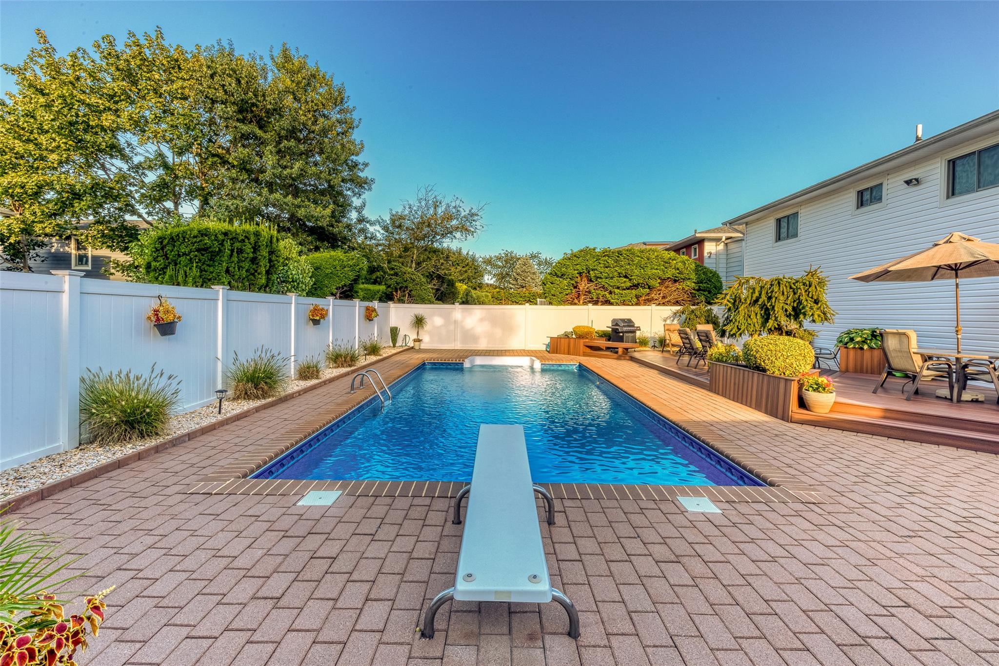 Single Family Hampton  Nassau County, NY 11793, MLS-861379-40