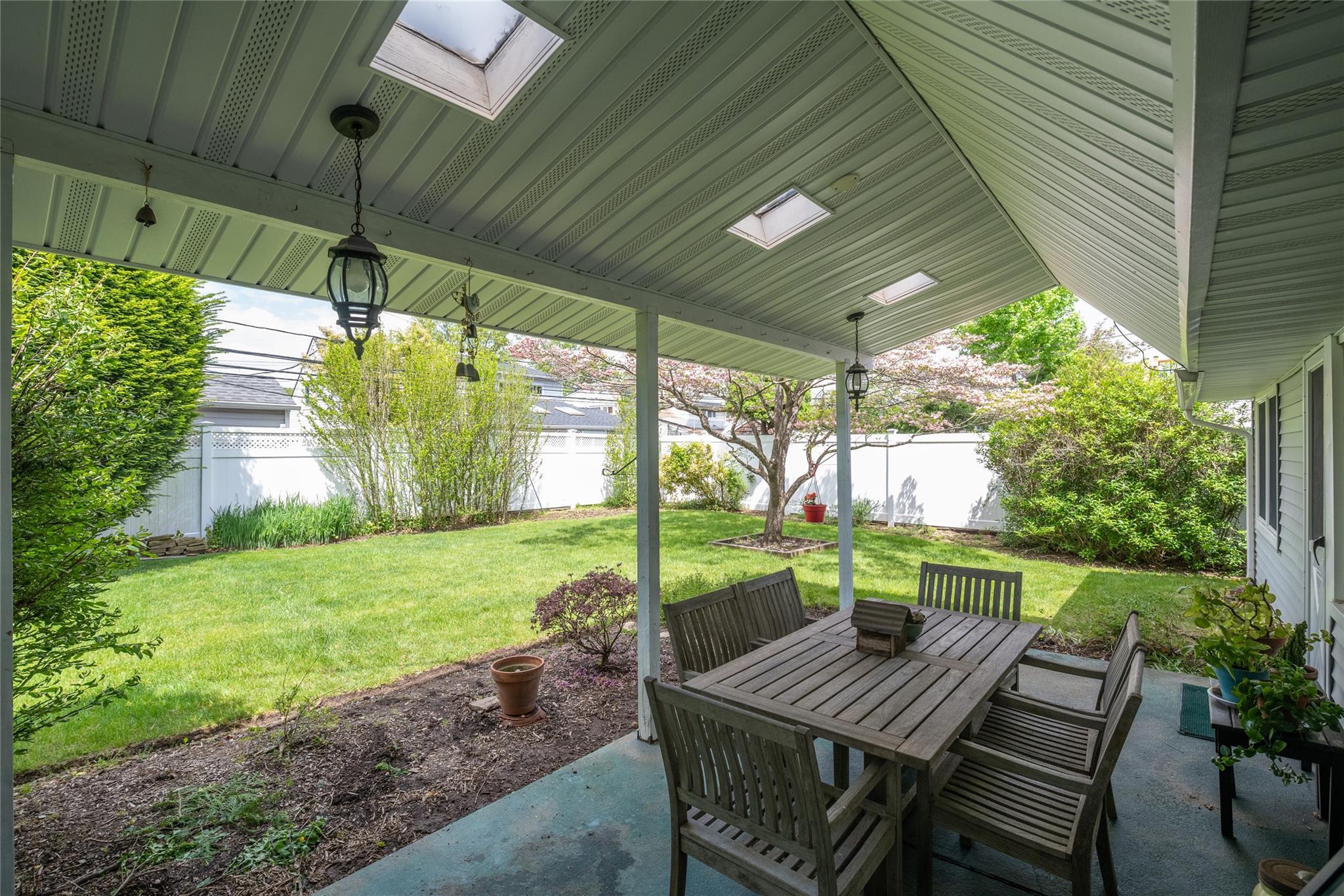 Single Family Flagstone  Nassau County, NY 11590, MLS-861385-23
