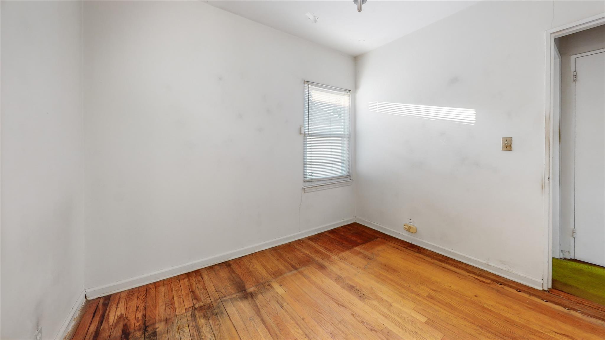 Single Family Leggett  Queens, NY 11357, MLS-861395-10