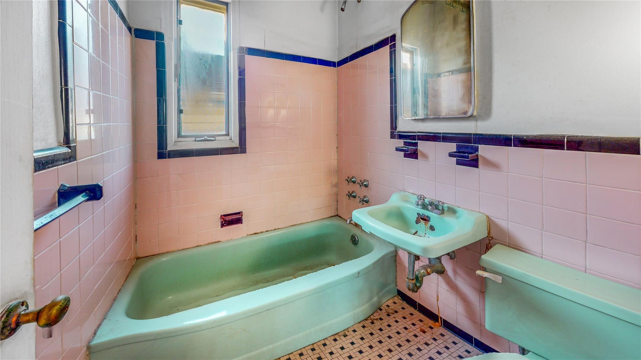 Single Family Leggett  Queens, NY 11357, MLS-861395-16