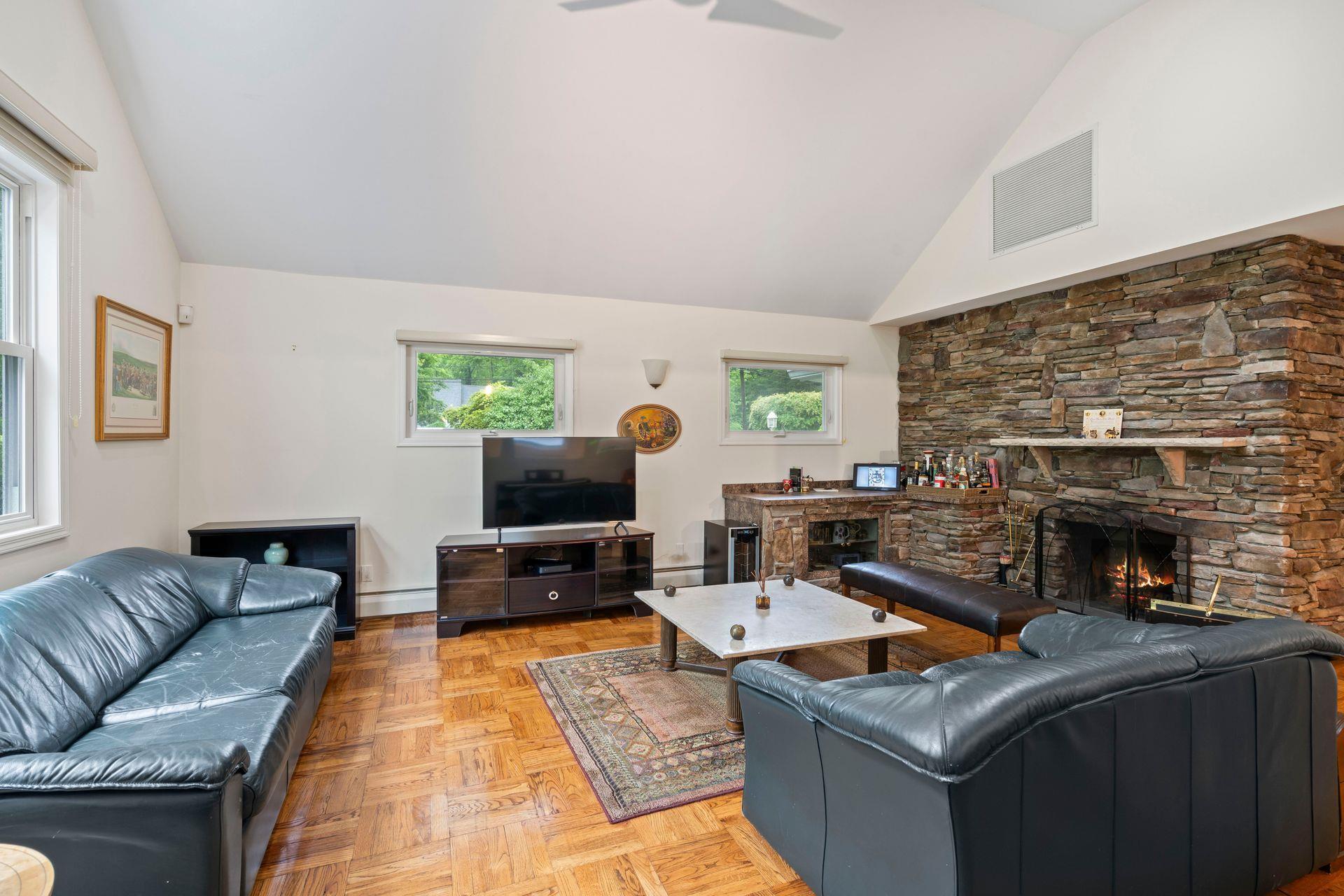 Single Family Darby  Suffolk County, NY 11746, MLS-861400-6