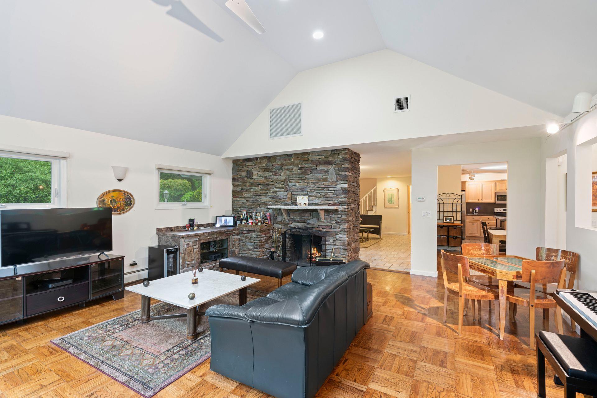 Single Family Darby  Suffolk County, NY 11746, MLS-861400-7