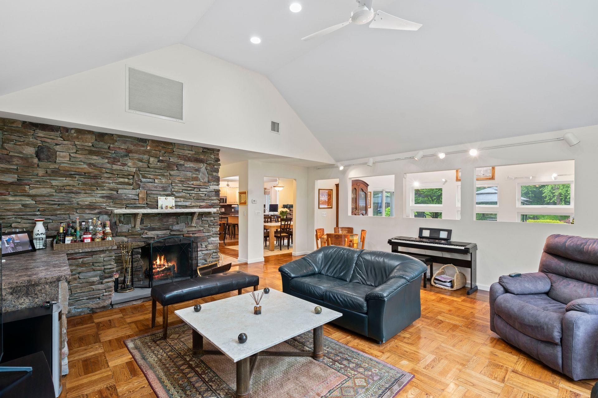 Single Family Darby  Suffolk County, NY 11746, MLS-861400-8