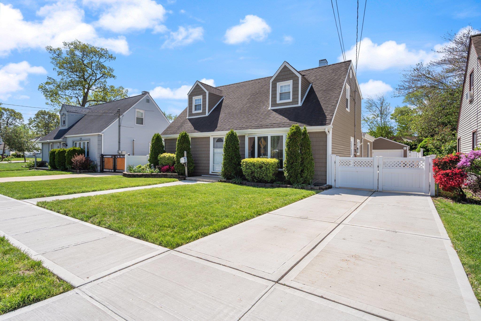 Single Family Pine  Nassau County, NY 11581, MLS-861445-2