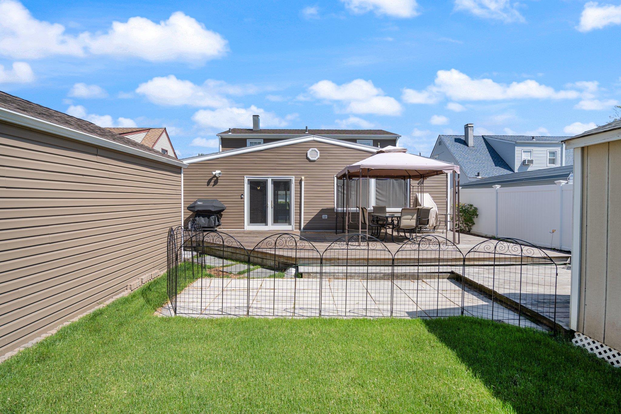 Single Family Pine  Nassau County, NY 11581, MLS-861445-21