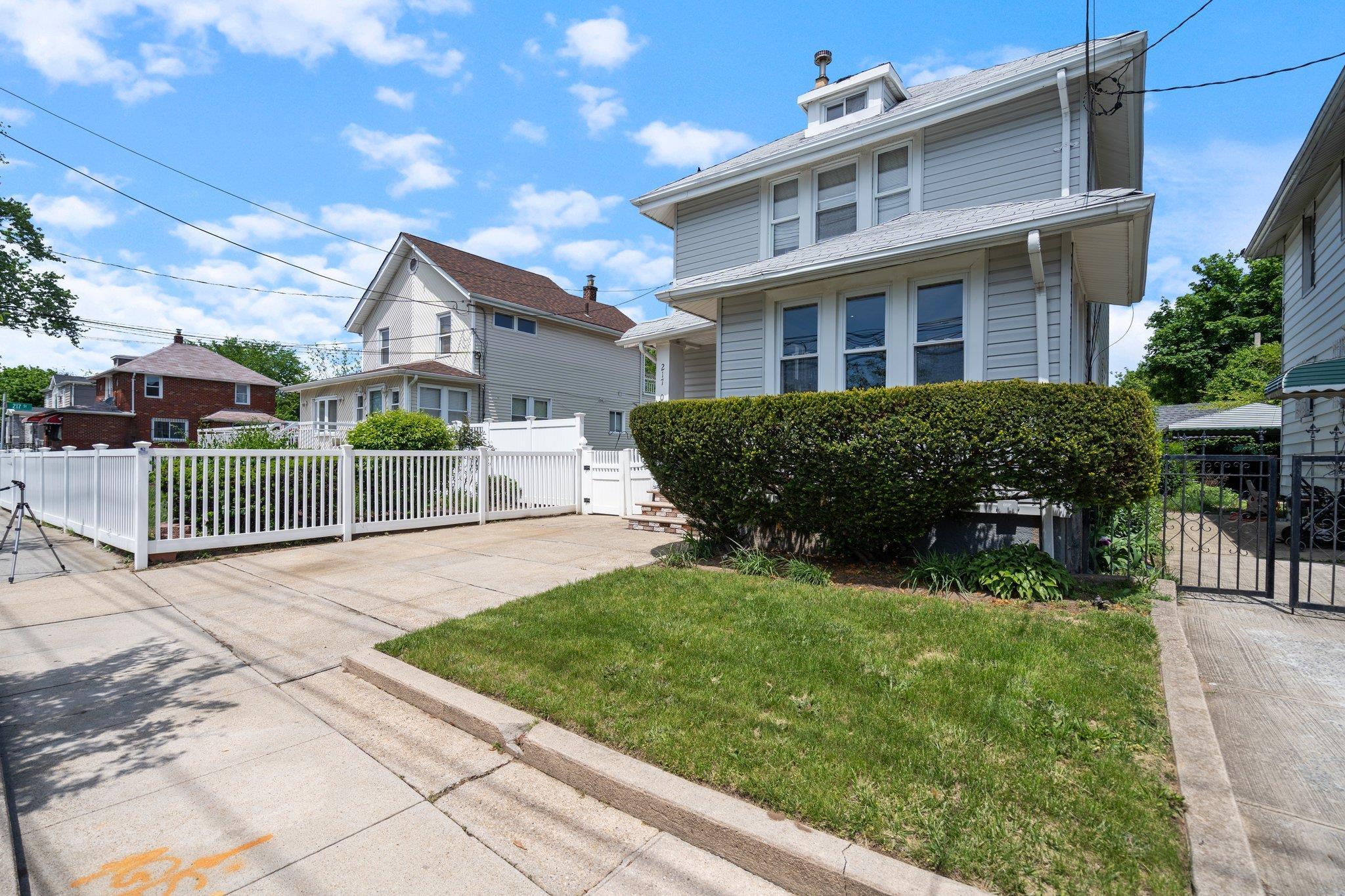 Single Family 131st  Queens, NY 11413, MLS-861453-3