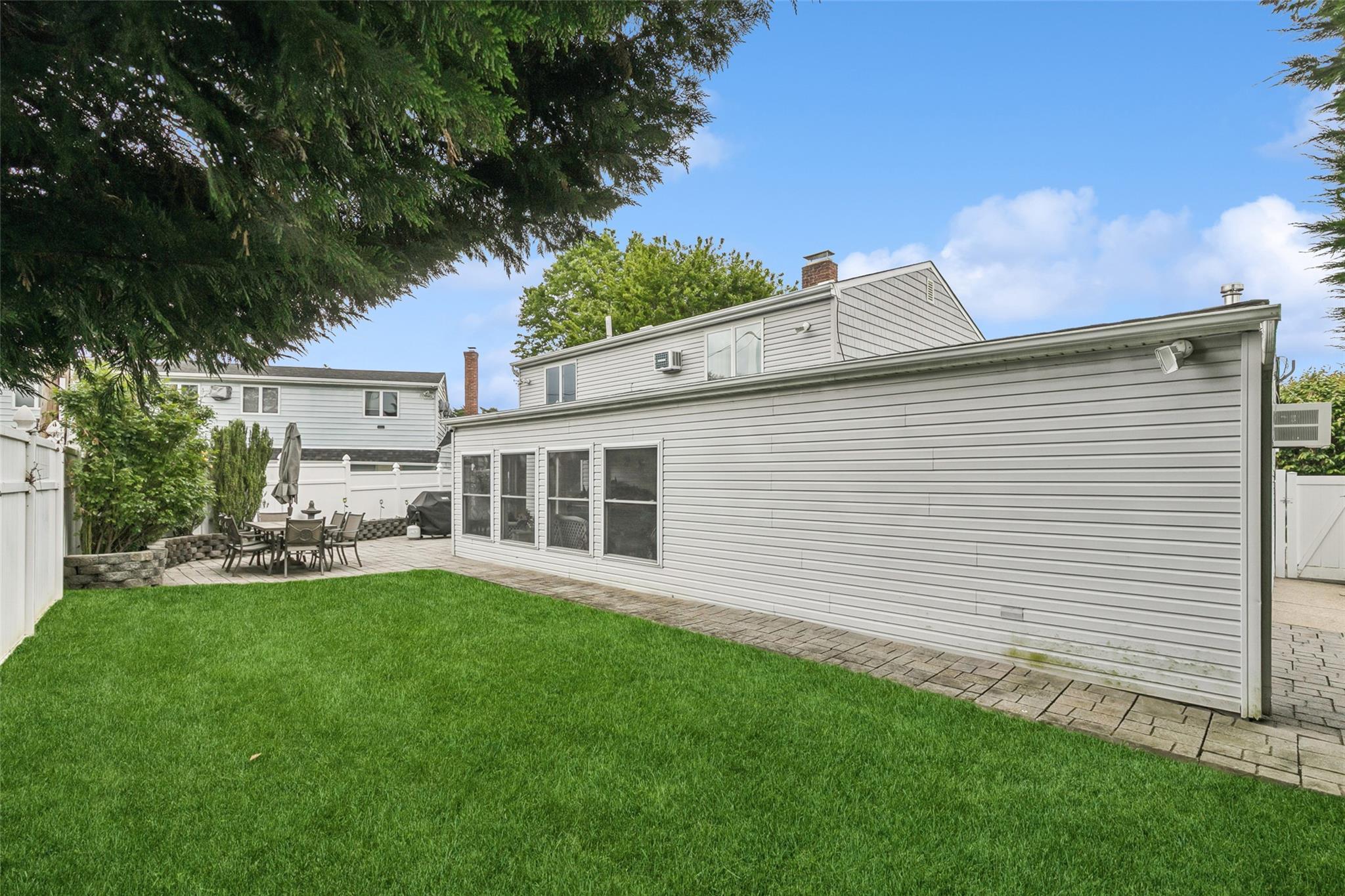 Single Family Ripple  Nassau County, NY 11756, MLS-861459-4