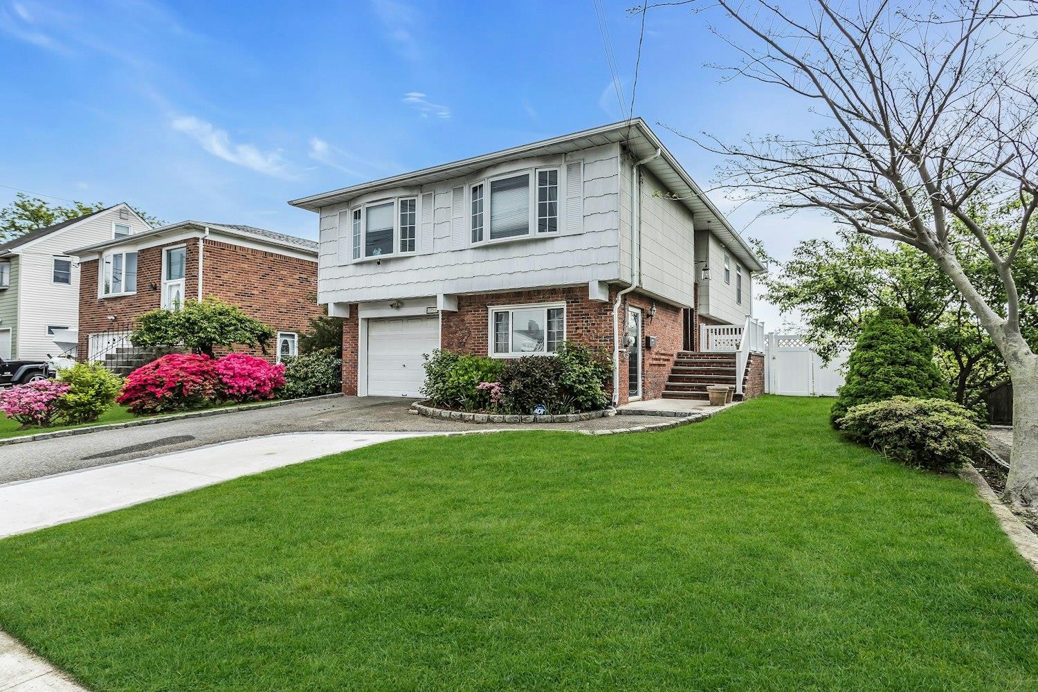 Single Family Westside  Nassau County, NY 11520, MLS-861472-2