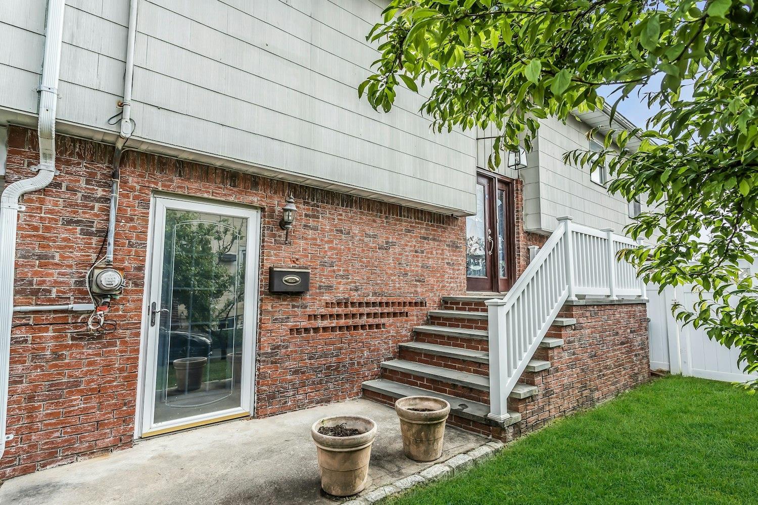 Single Family Westside  Nassau County, NY 11520, MLS-861472-3