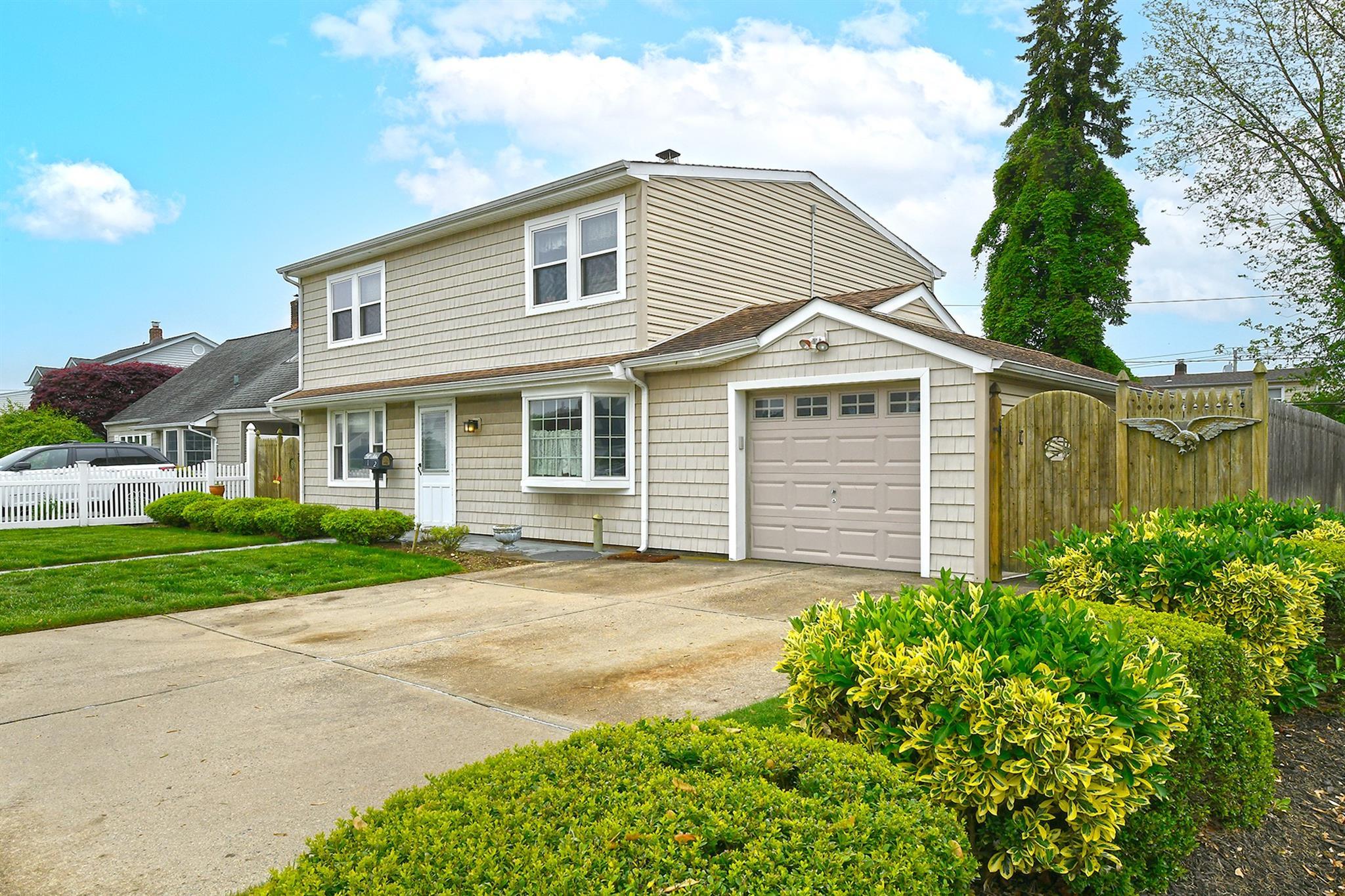 Single Family Haven  Nassau County, NY 11756, MLS-861483-2