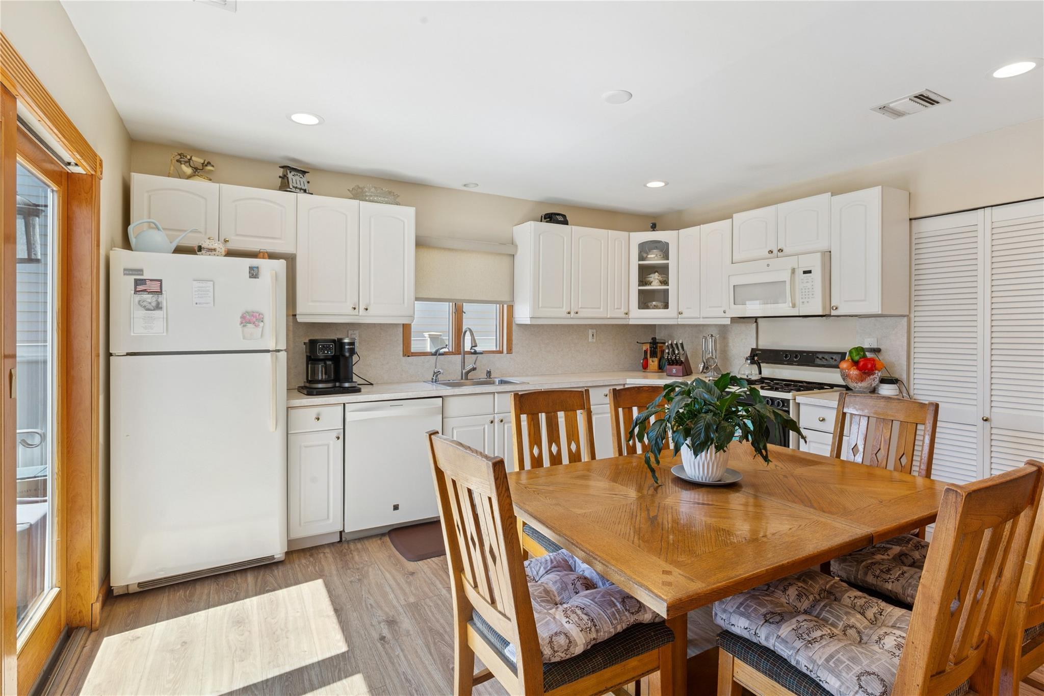 Single Family Greene  Suffolk County, NY 11757, MLS-861518-11