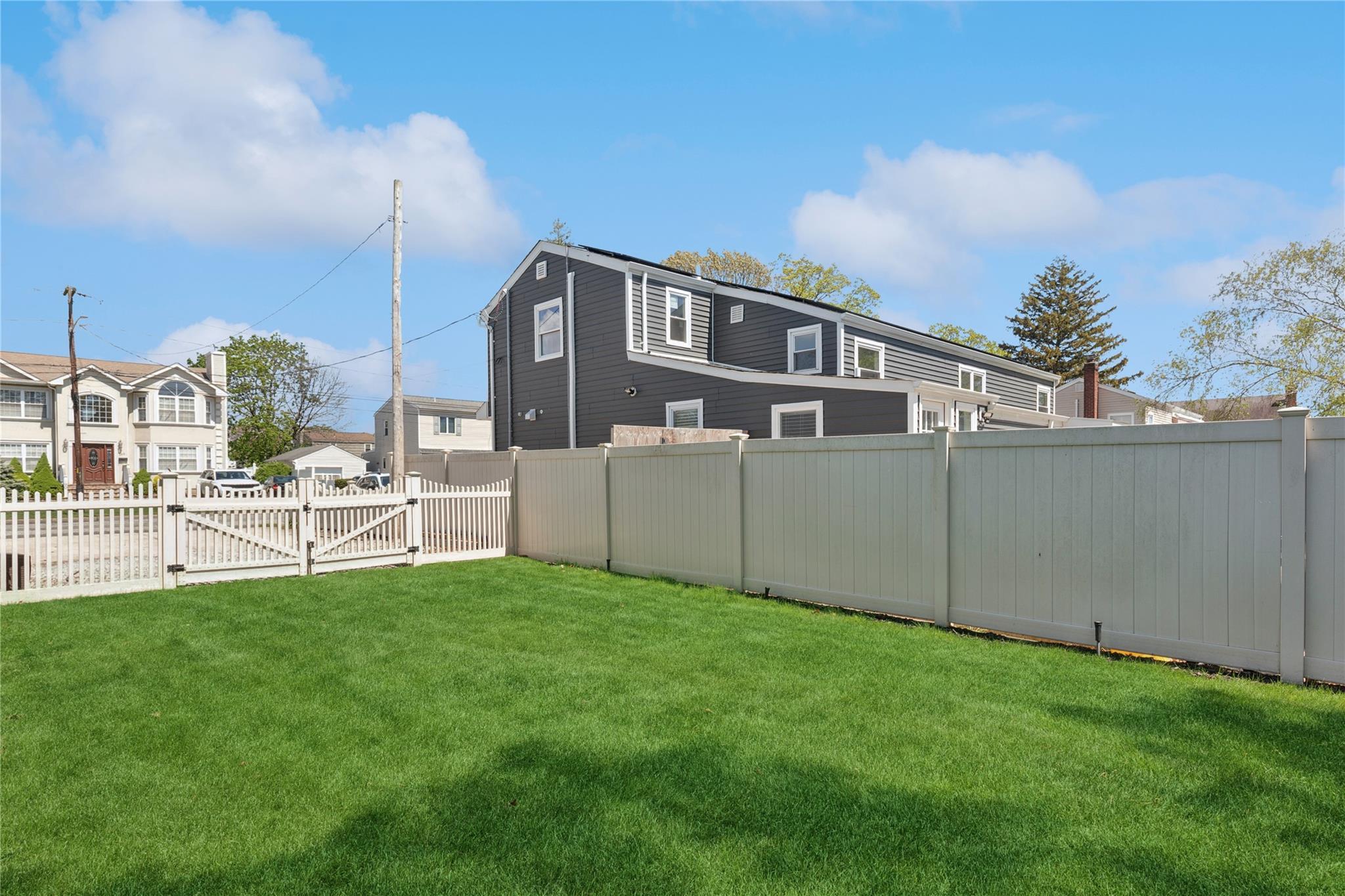 Single Family Greene  Suffolk County, NY 11757, MLS-861518-30