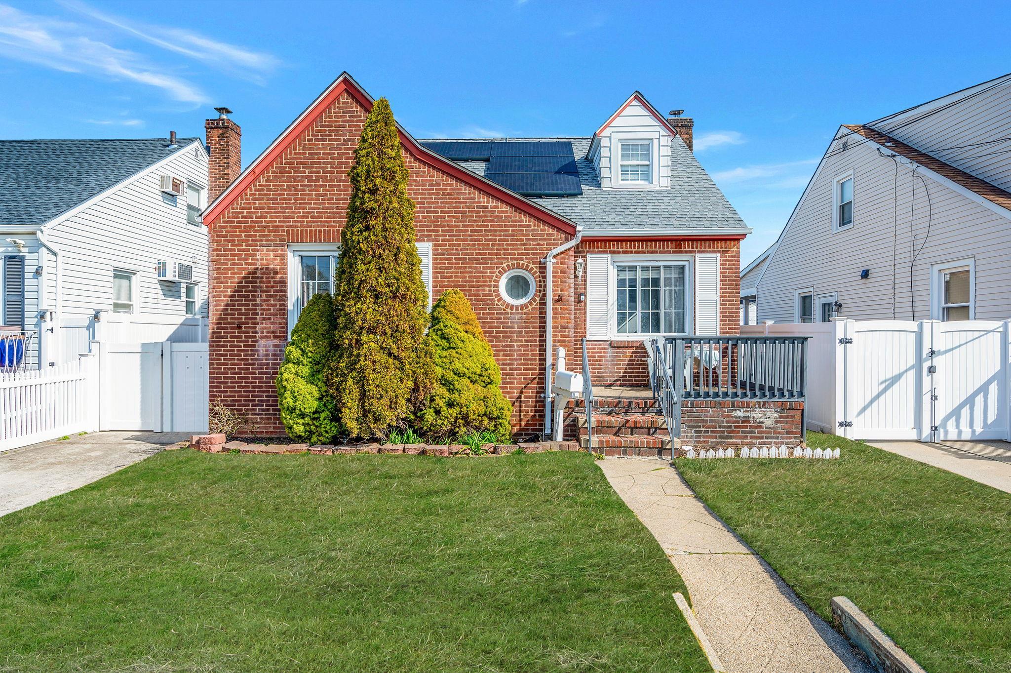 Single Family Fenworth  Nassau County, NY 11010, MLS-861535-2