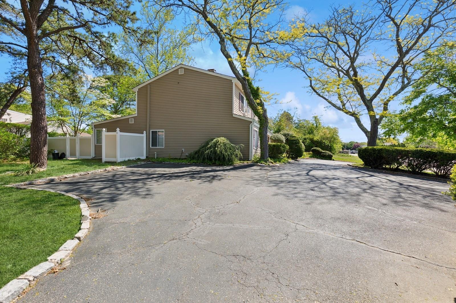 Single Family Woodside  Suffolk County, NY 11772, MLS-861540-2