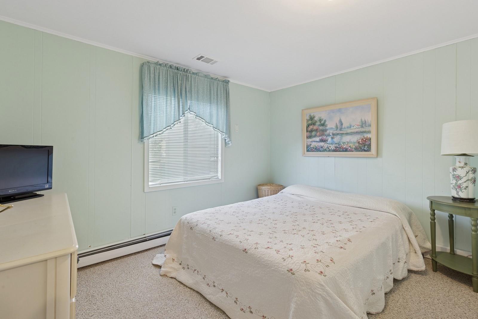 Single Family Woodside  Suffolk County, NY 11772, MLS-861540-24