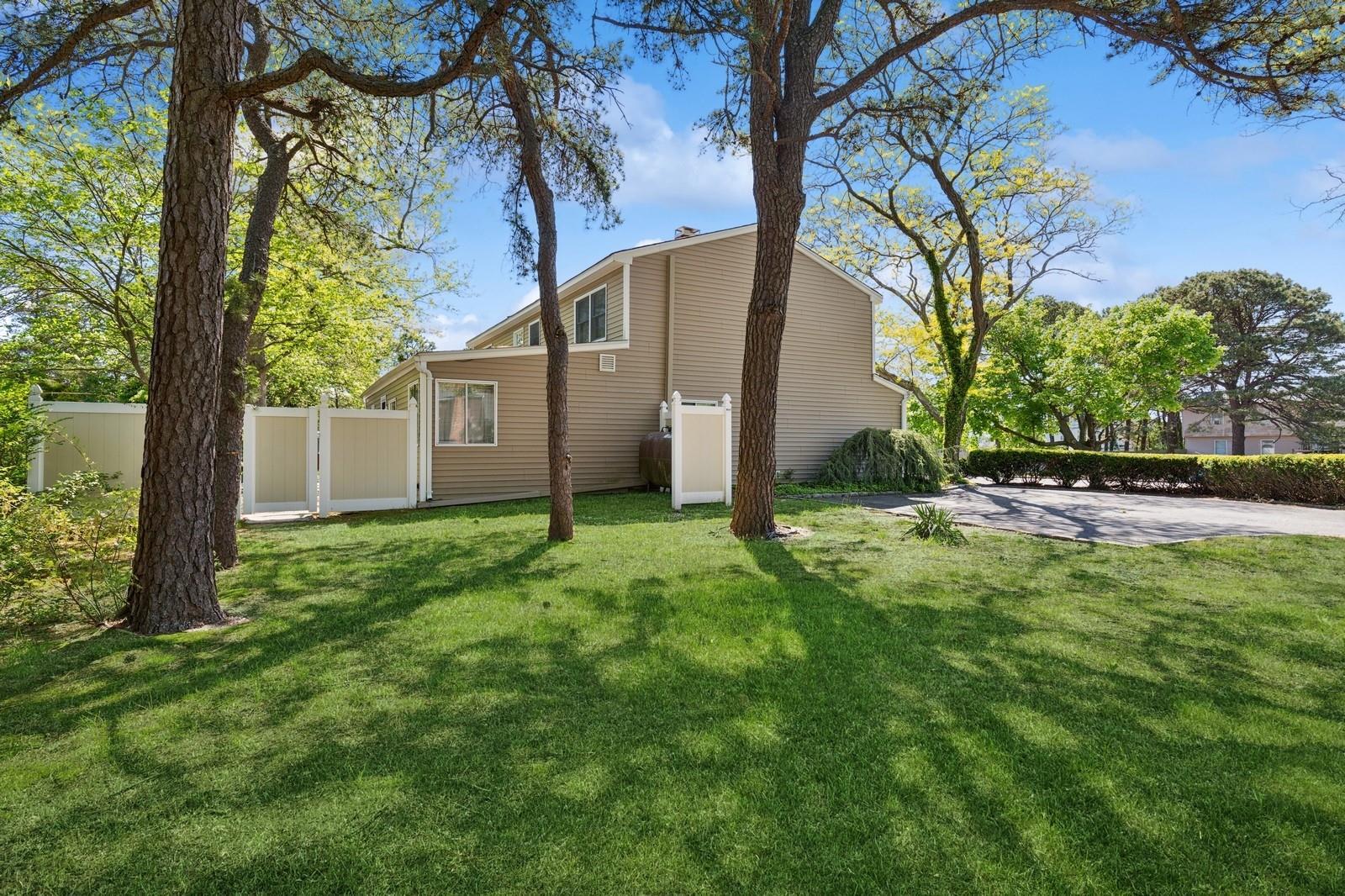 Single Family Woodside  Suffolk County, NY 11772, MLS-861540-47