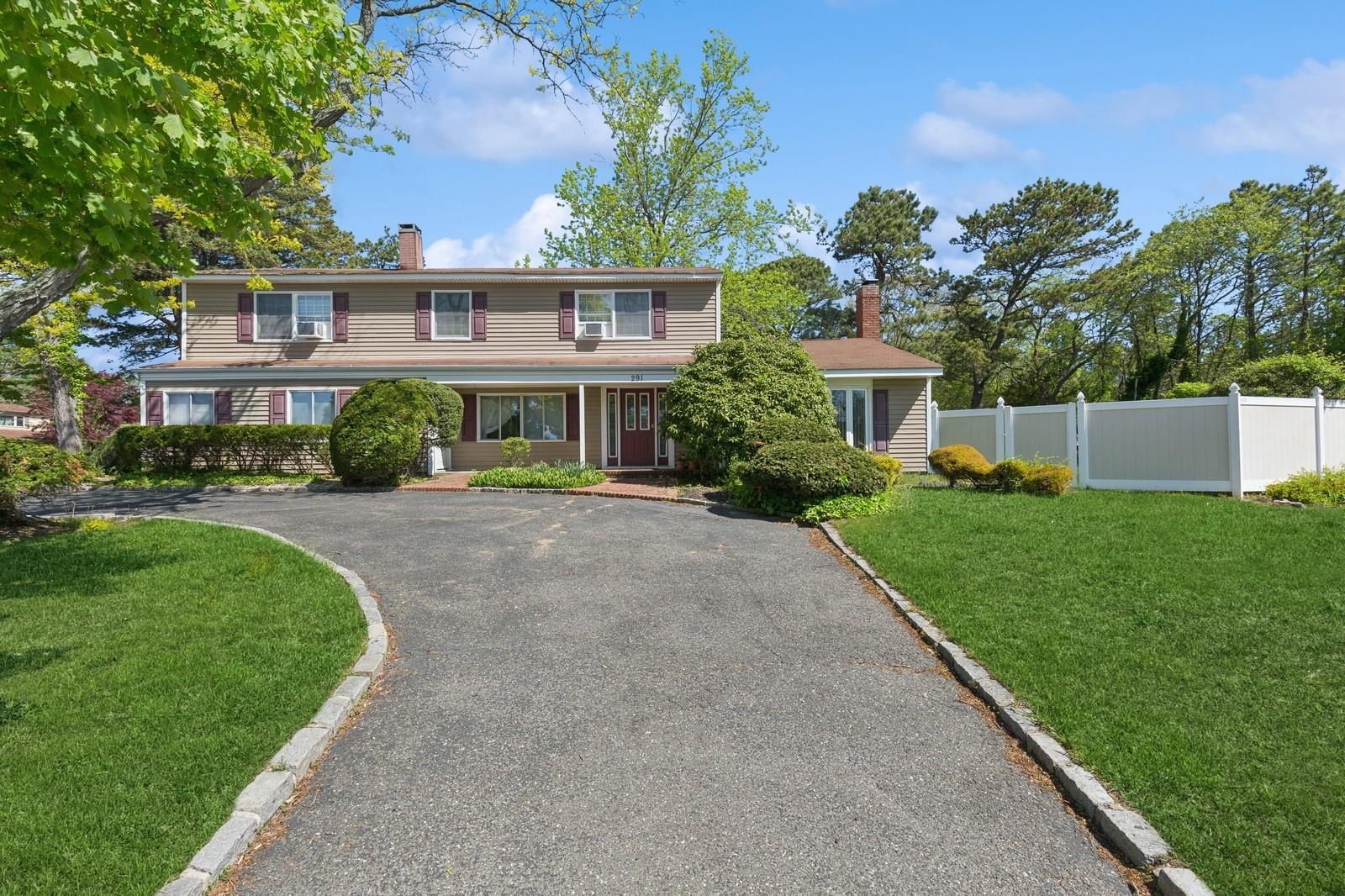 Single Family Woodside  Suffolk County, NY 11772, MLS-861540-48